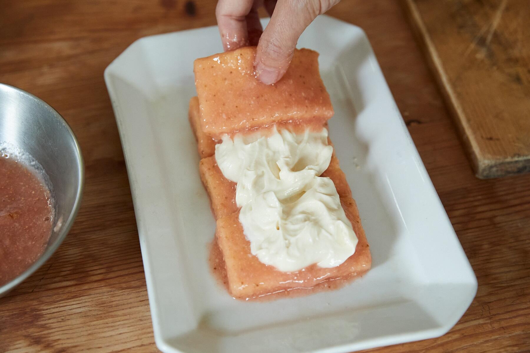 チーズクリームをのせる