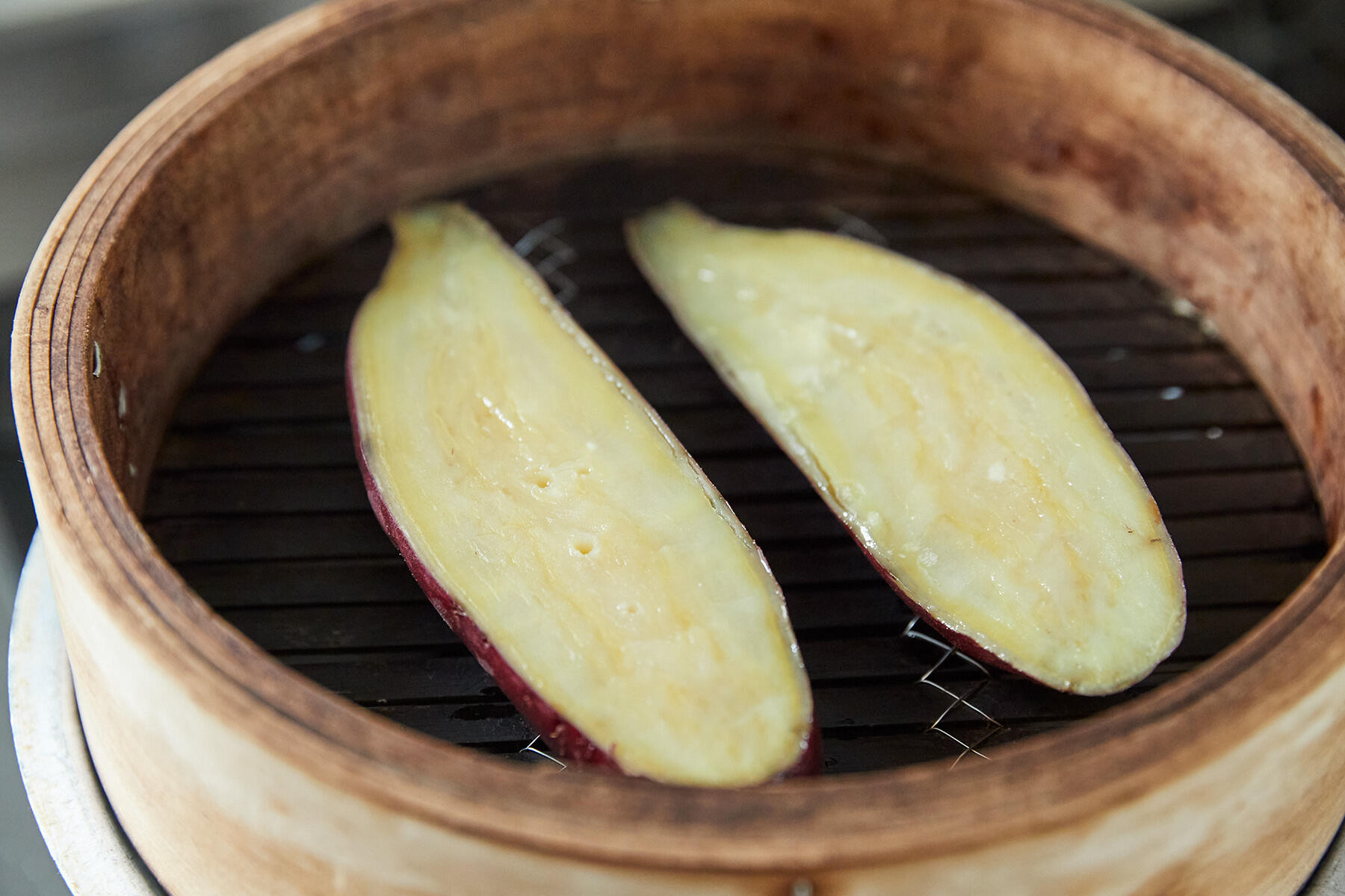 さつまいもを蒸す