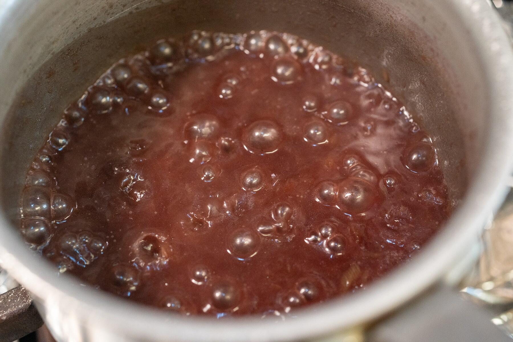 赤ワインを加える