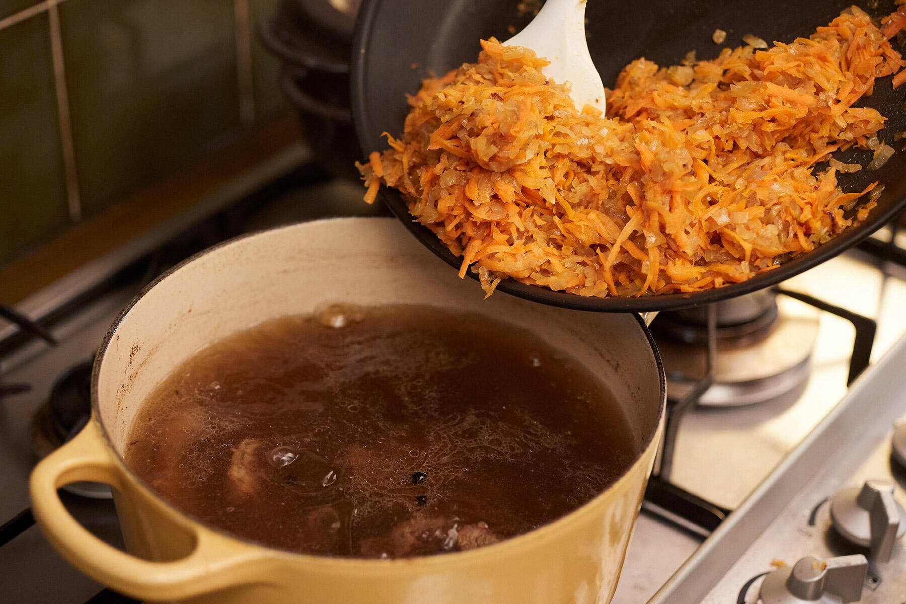 牛肉と合わせ煮込む