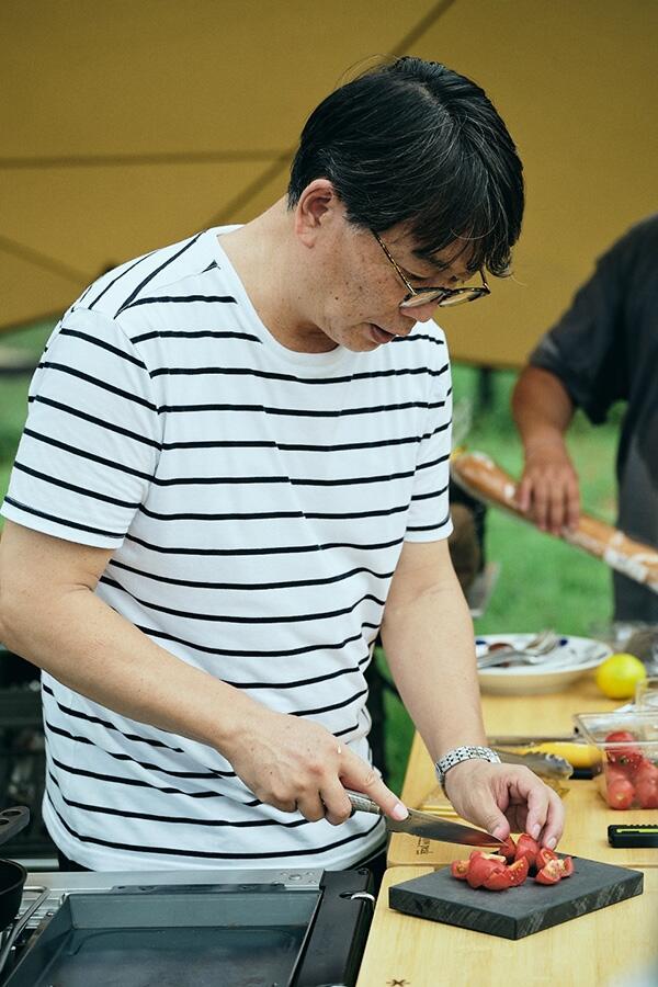 材料をカットする