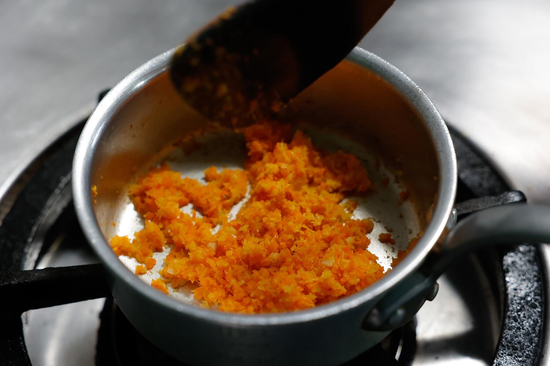 ソフリットをつくる