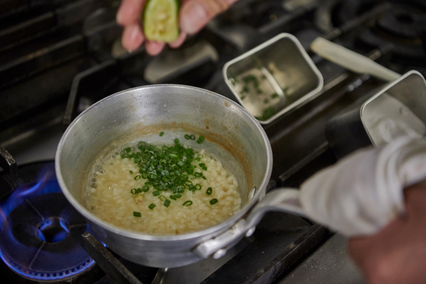 リゾットを仕上げる