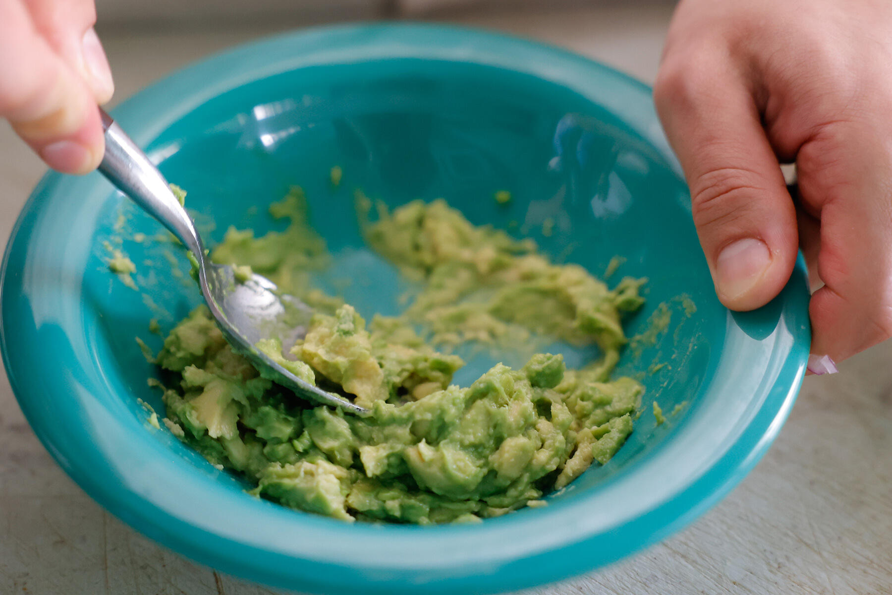 アボカドを潰す