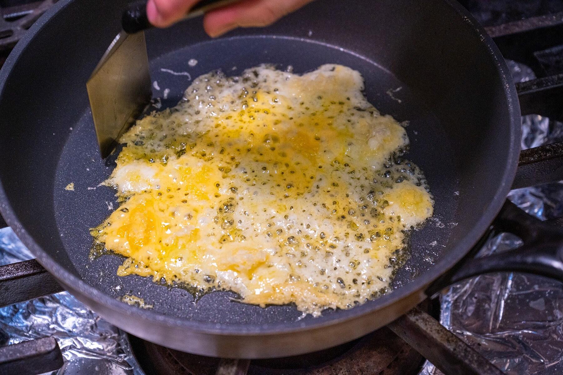 チーズをからめる