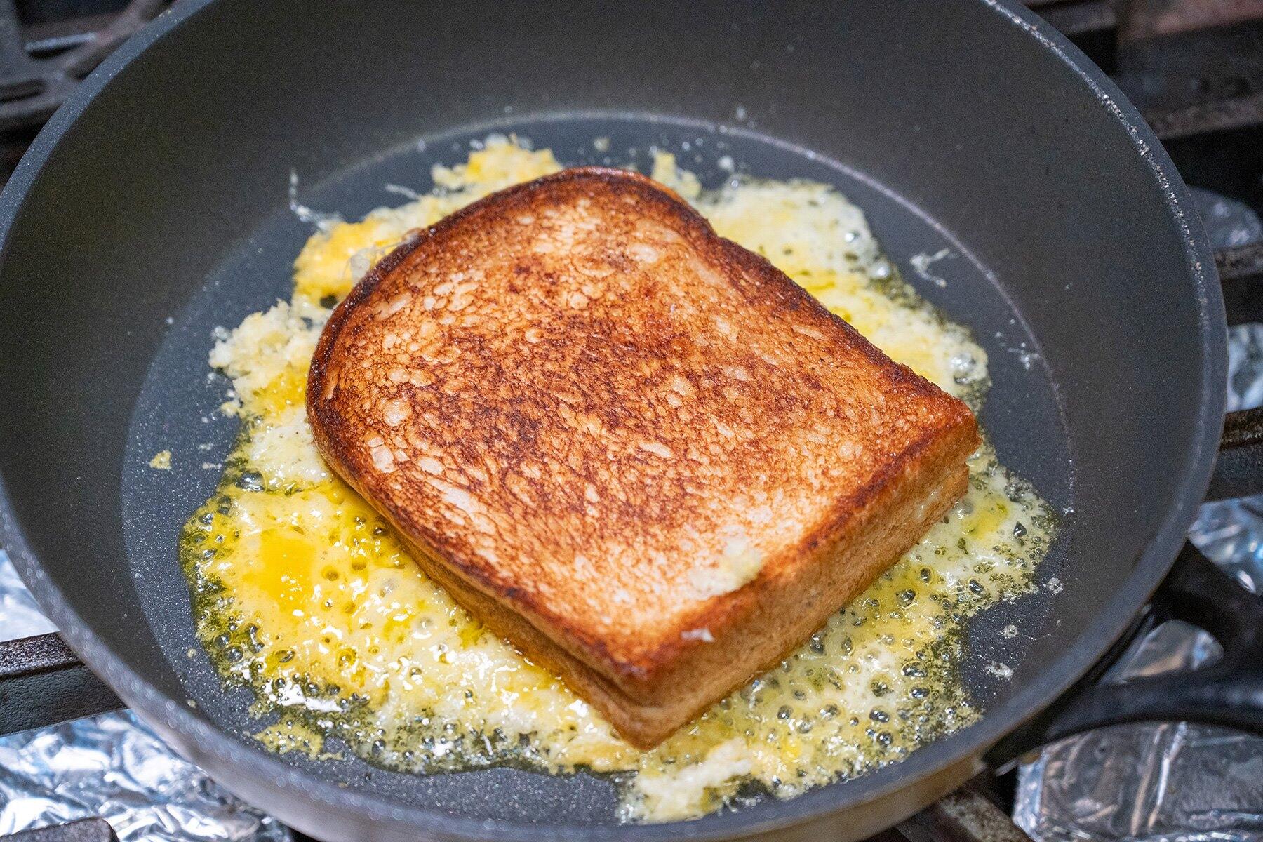 チーズをからめる