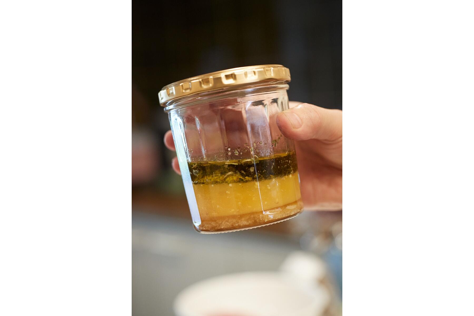 ドレッシングをつくる