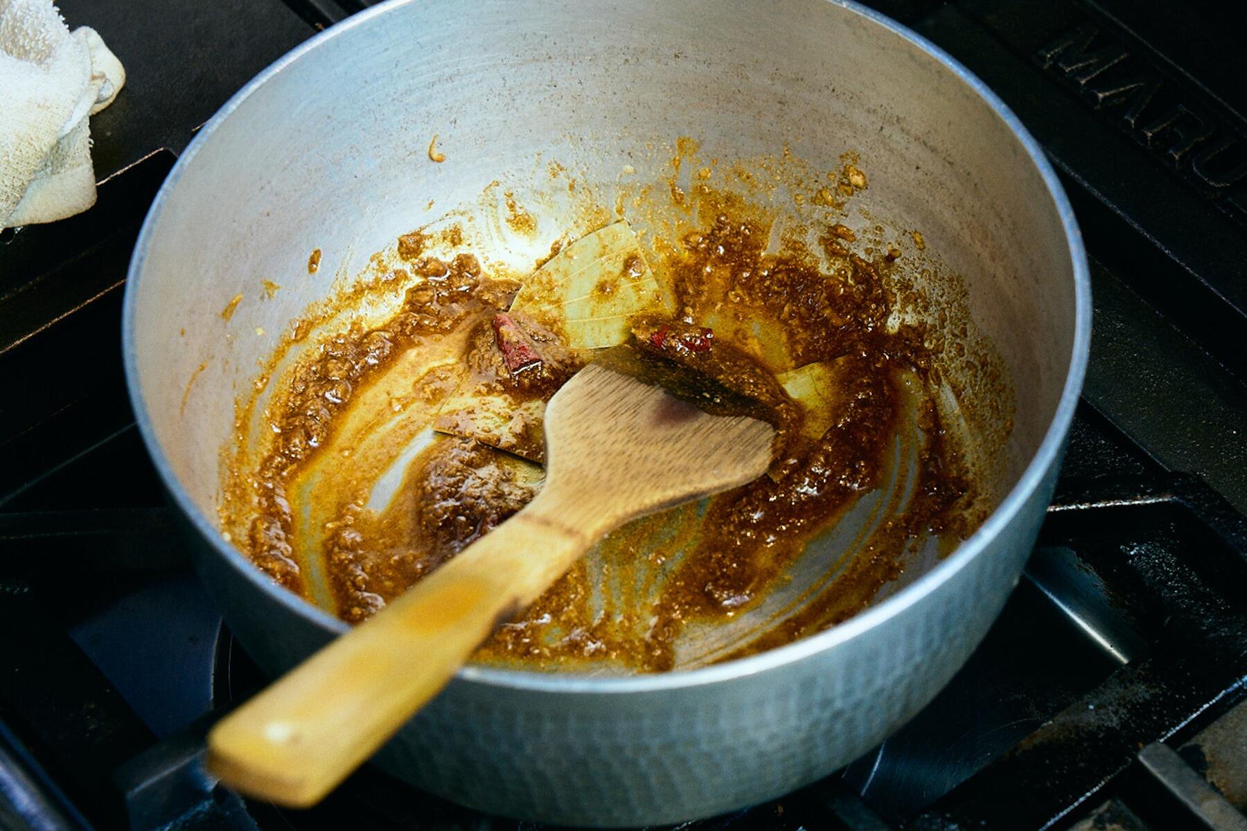 カレー粉を温める