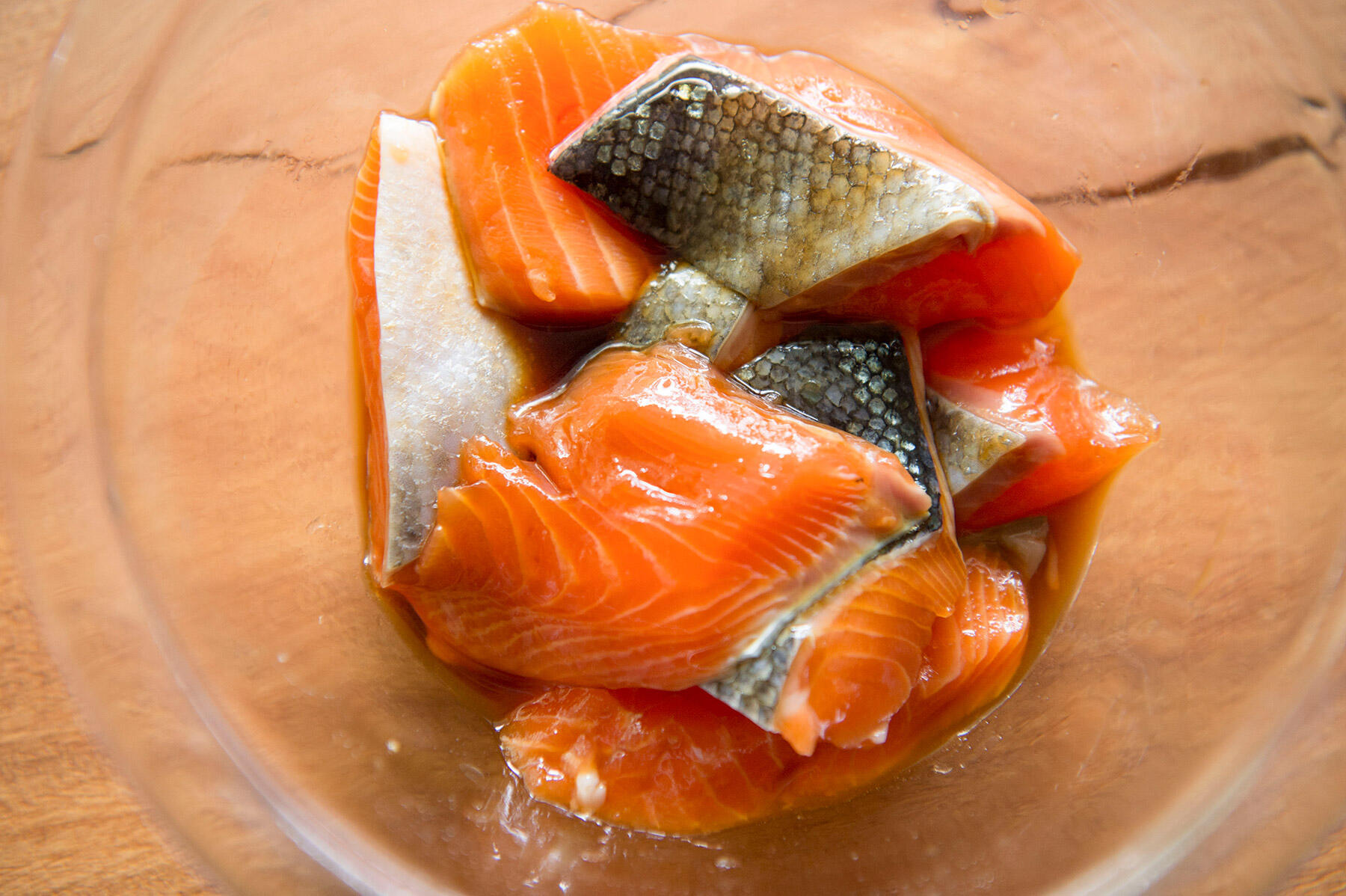 生鮭に下味をつける