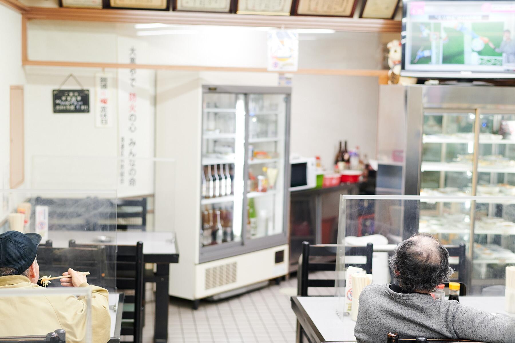 人入り店内