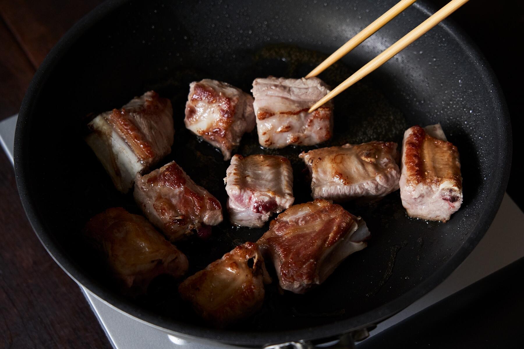 スペアリブを焼く