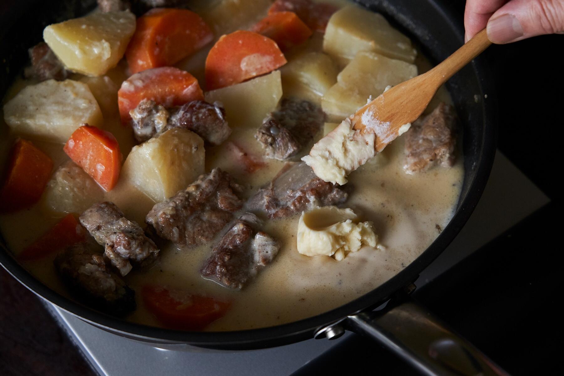 ブールマニエを入れて、煮る