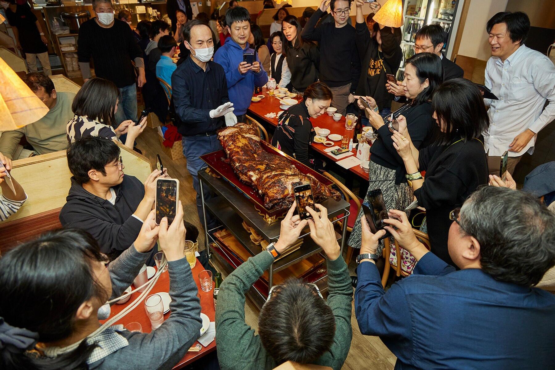 「豚一頭を食べつくす忘年会」