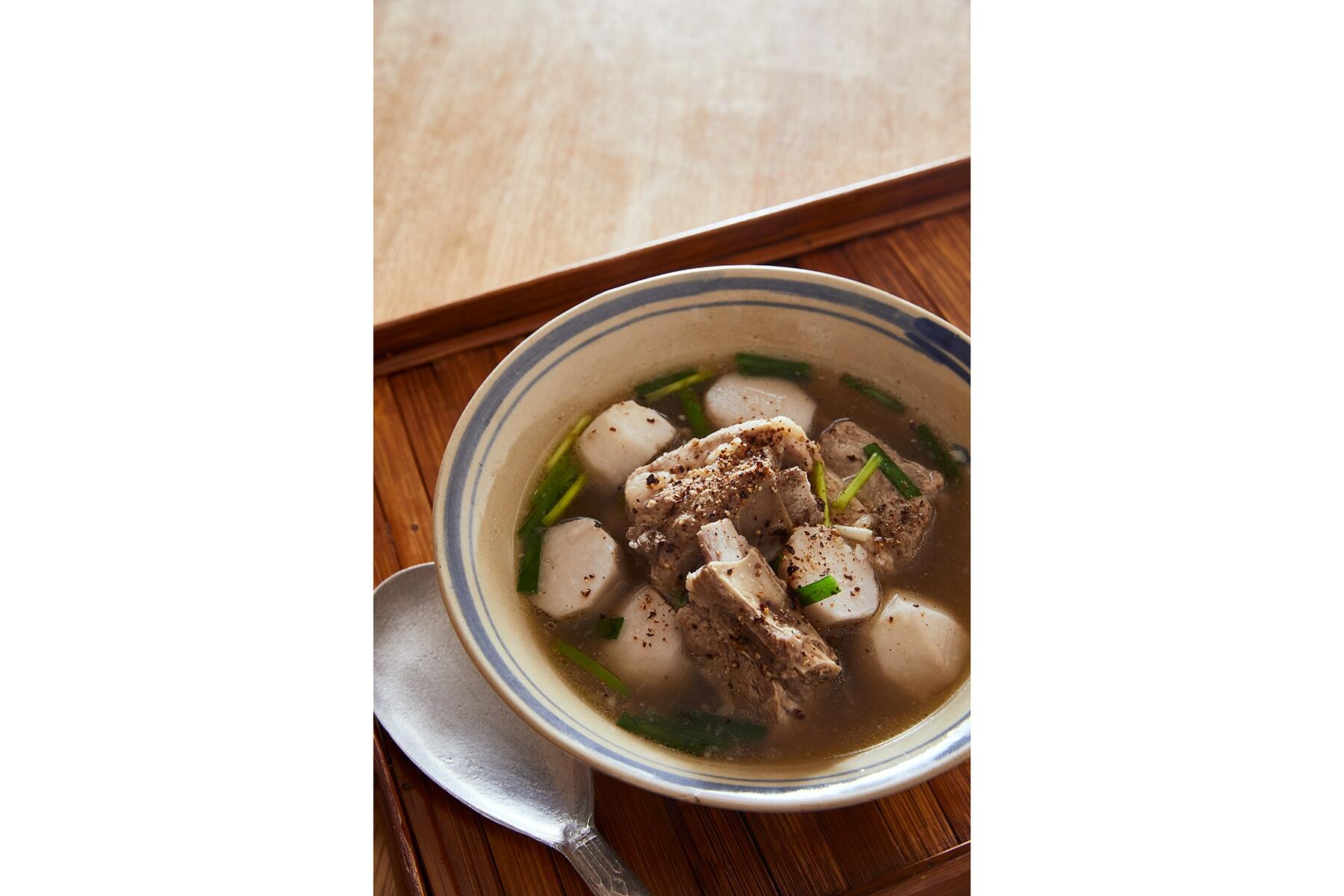 里芋がとろける“スペアリブと里芋のスープ”