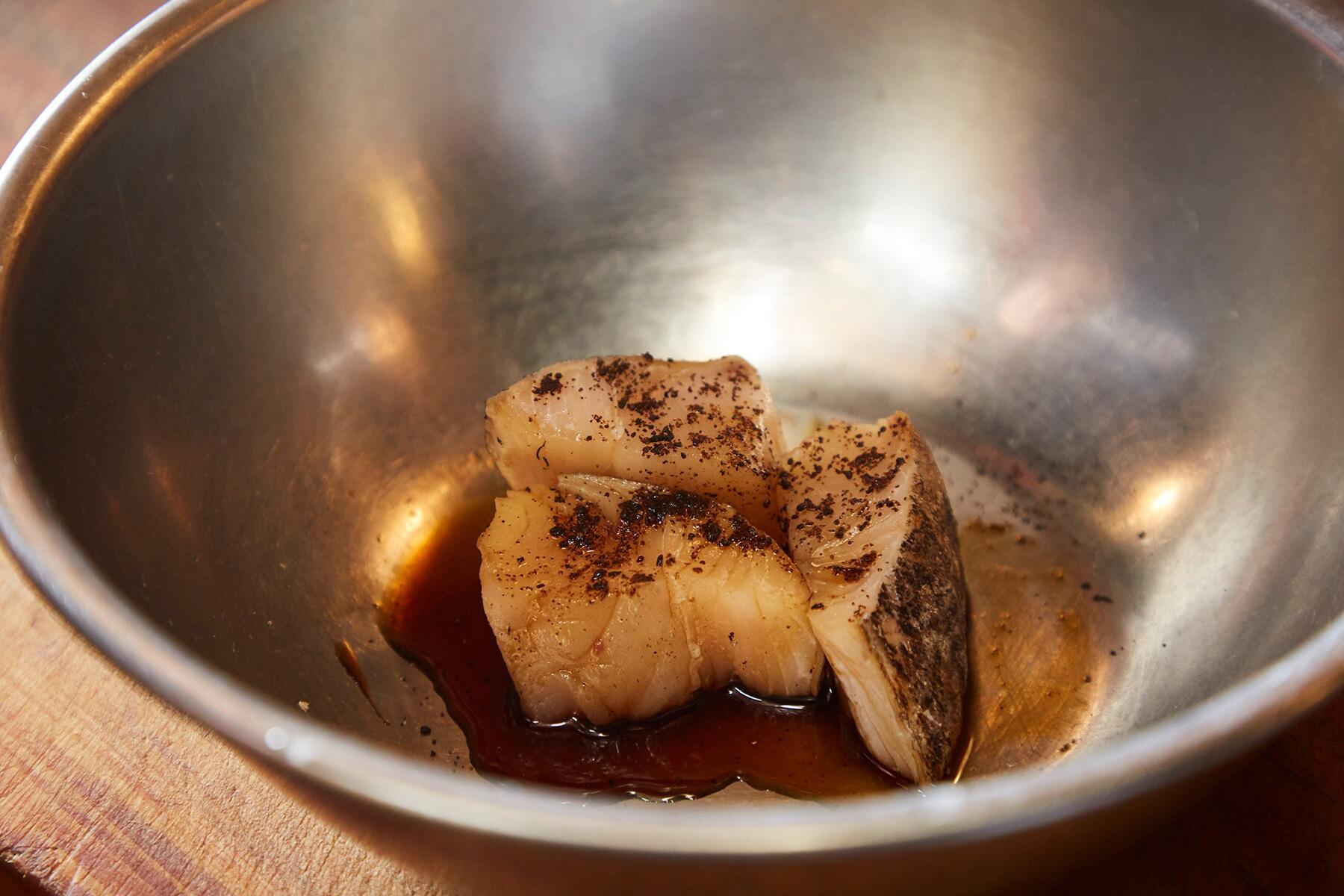 さわらをマリネする