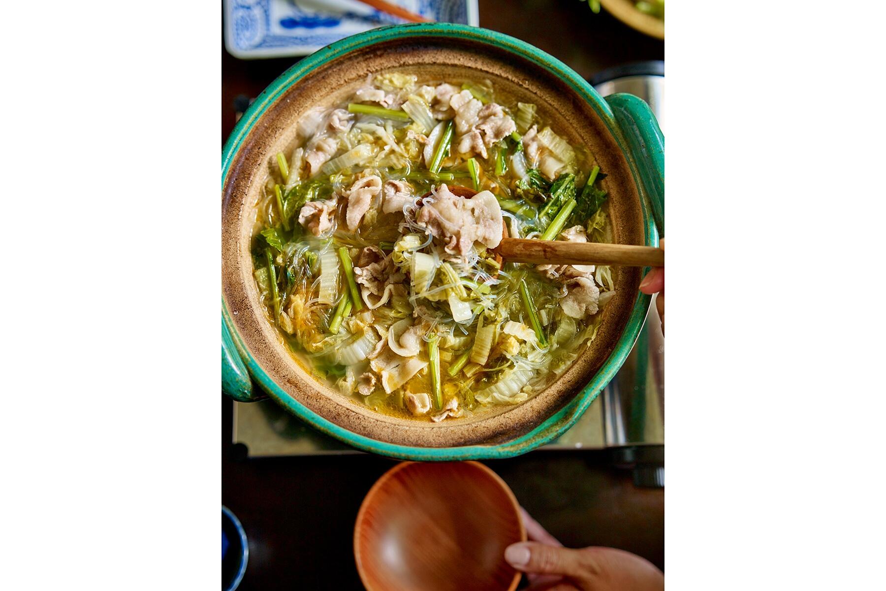 一晩漬けた白菜と豚肉がしみじみ旨い“豚バラと白菜漬けの鍋”