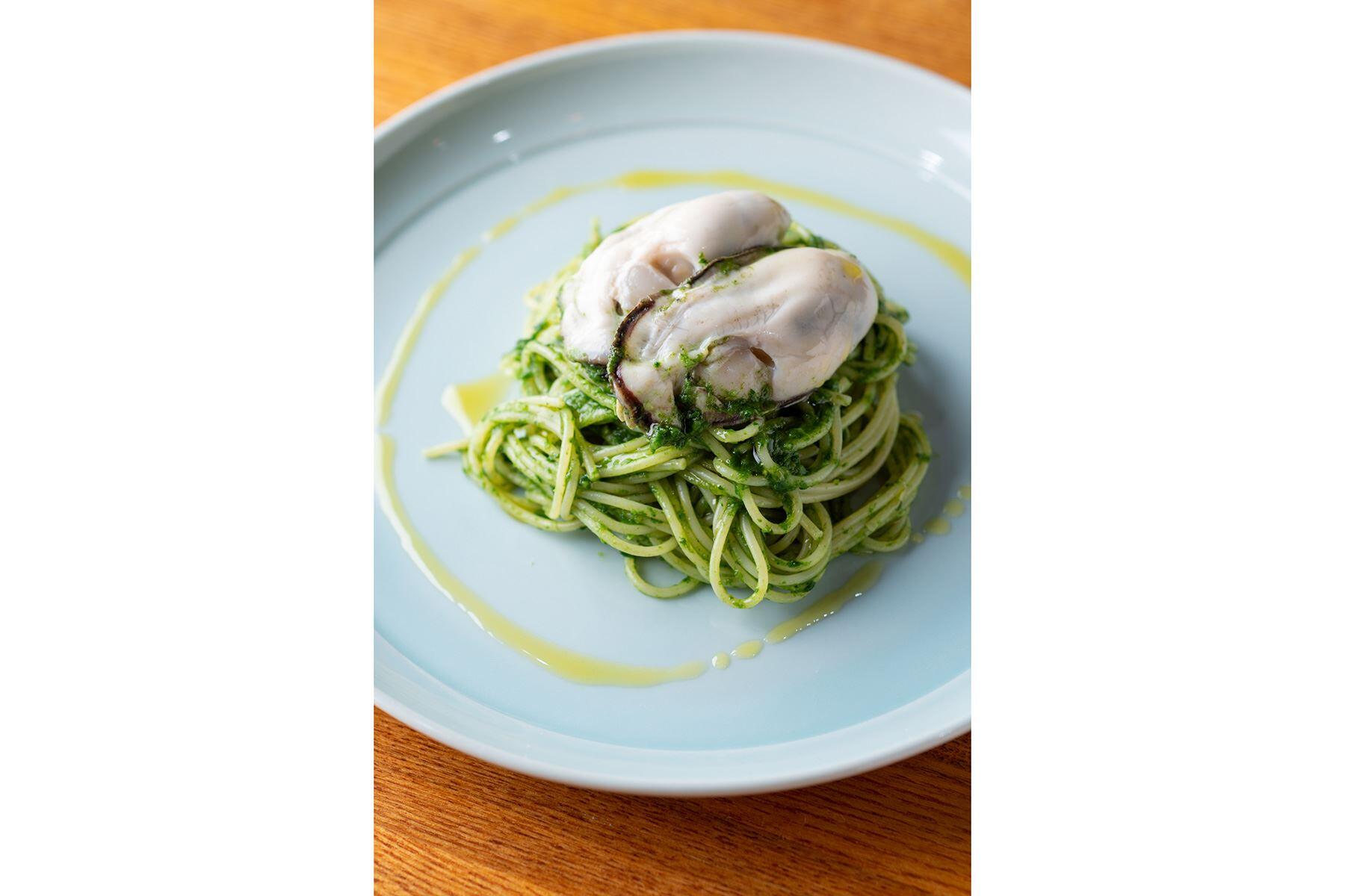 牡蠣と春菊のパスタ