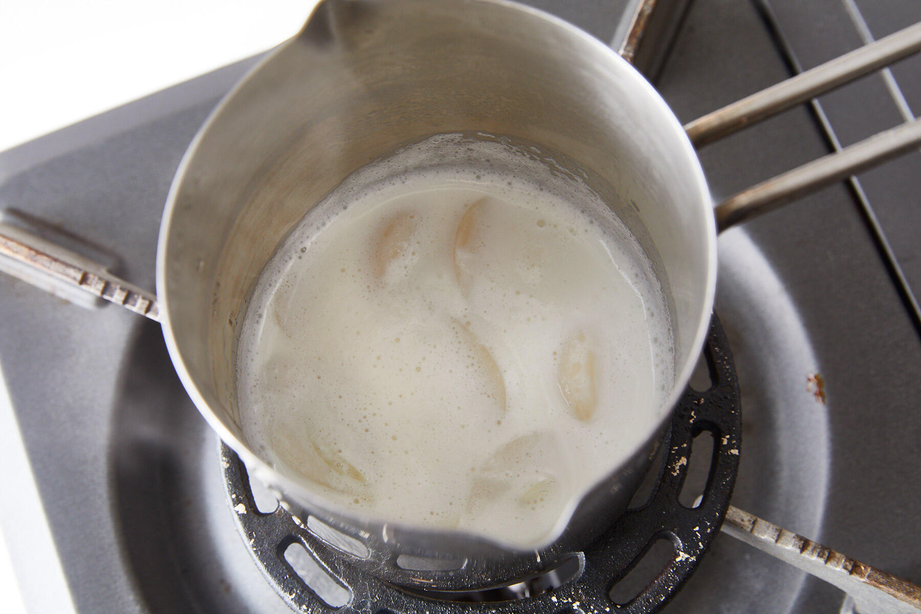 にんにくを煮る