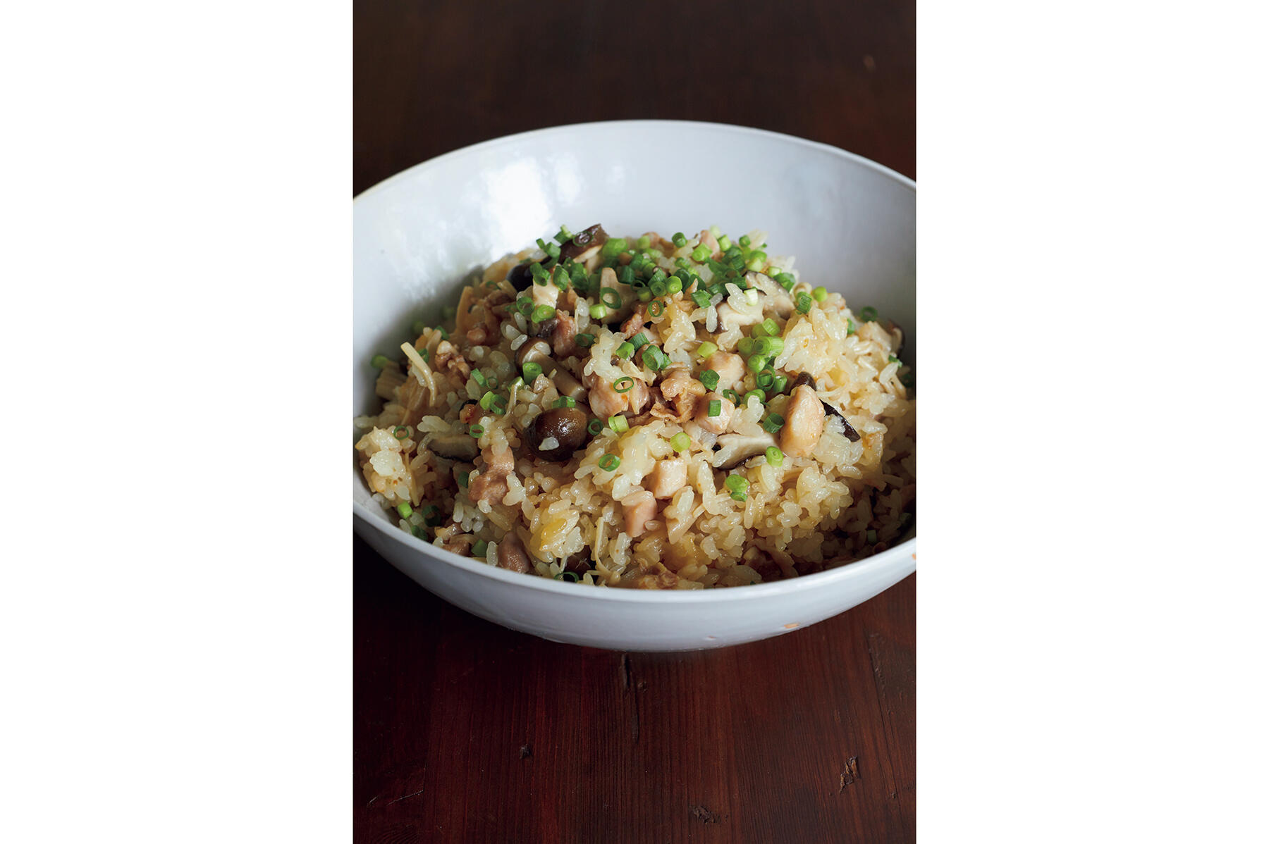 香りが立ち上る“きのこと鶏肉の炊き込みご飯”