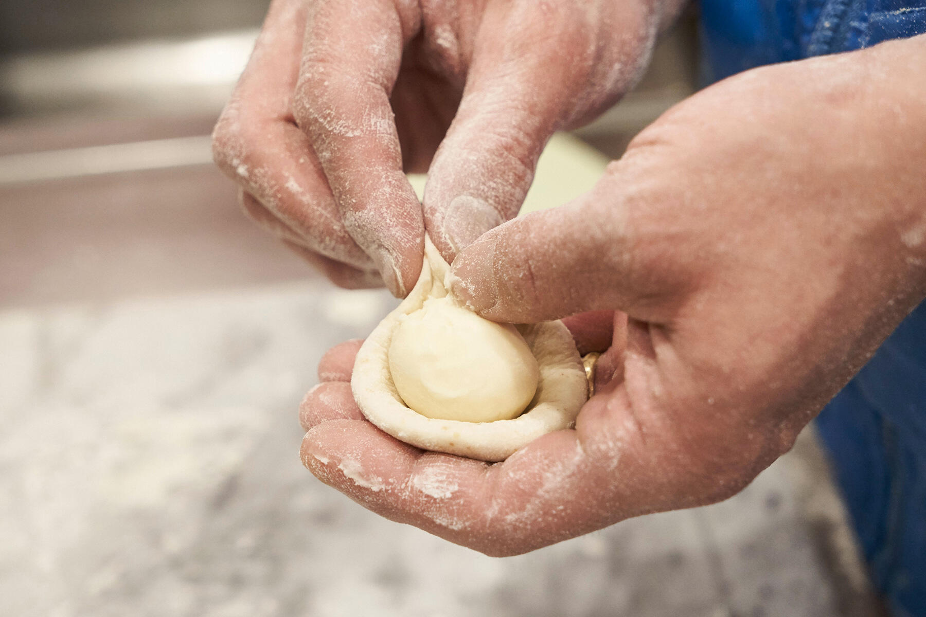 パイ生地を折り込む