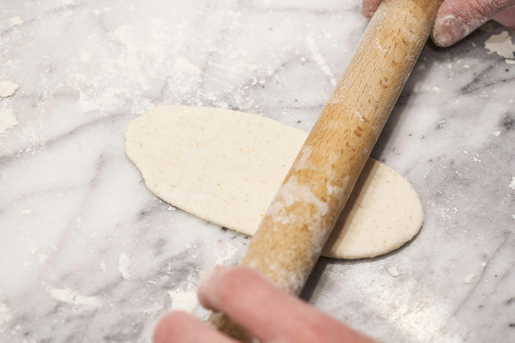 パイ生地を折り込む