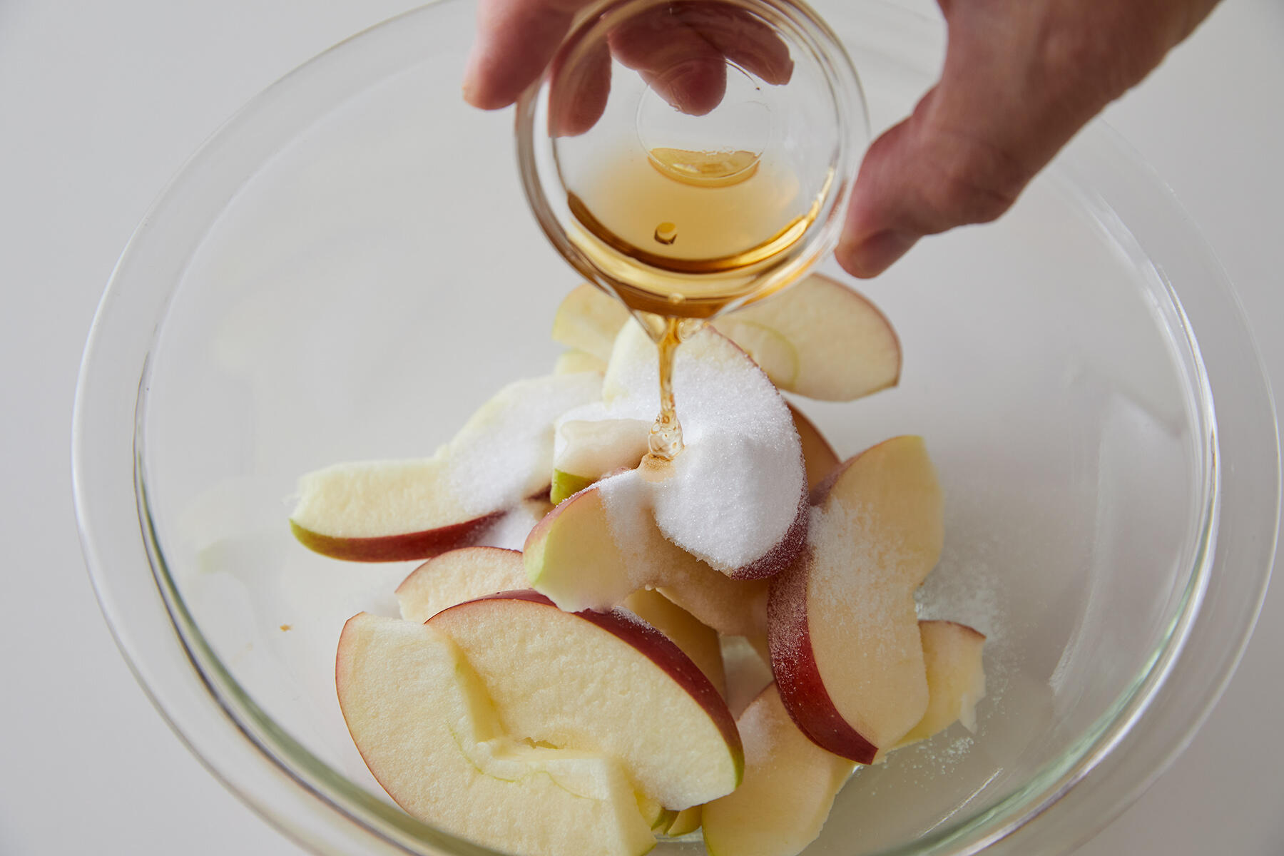 りんごの甘煮をつくる