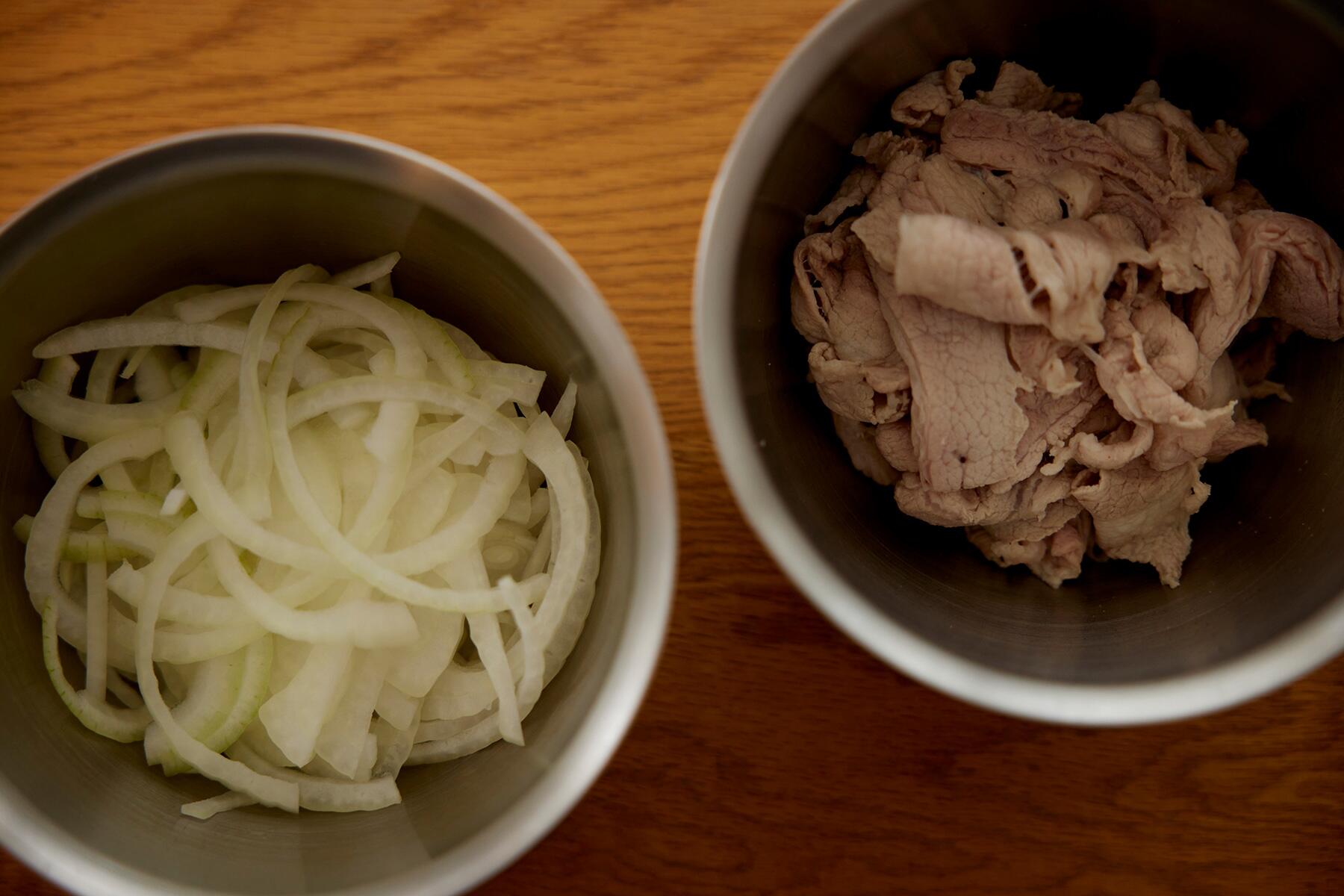 ポークのソースマリネをつくる