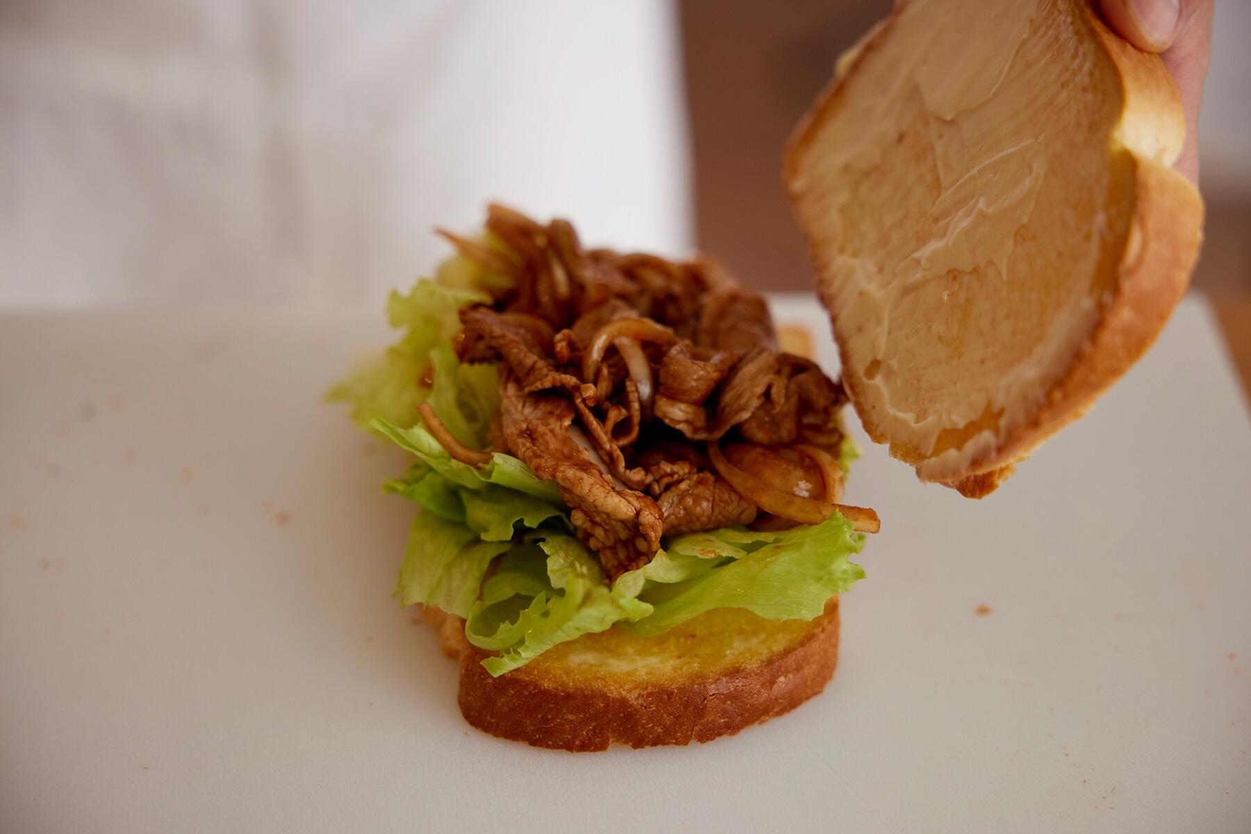 マヨネーズを塗る