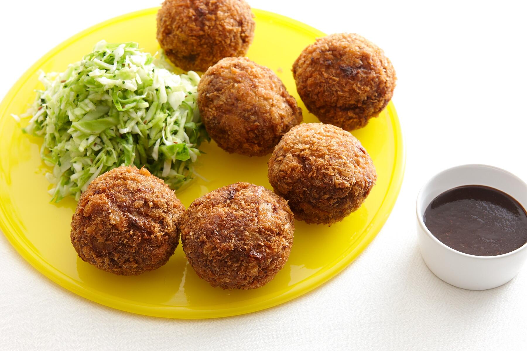 ざくざく食感が美味しい“新玉ねぎたっぷりのメンチカツ”