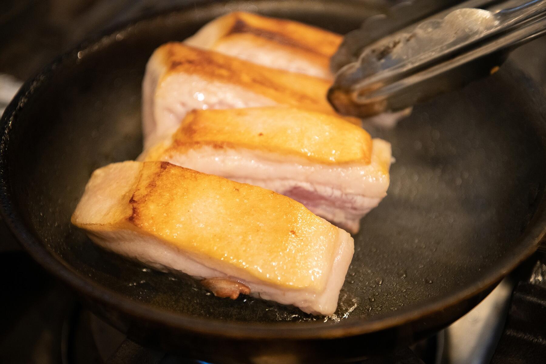 名店「鈴なり」がつくる芋焼酎で煮込んだ