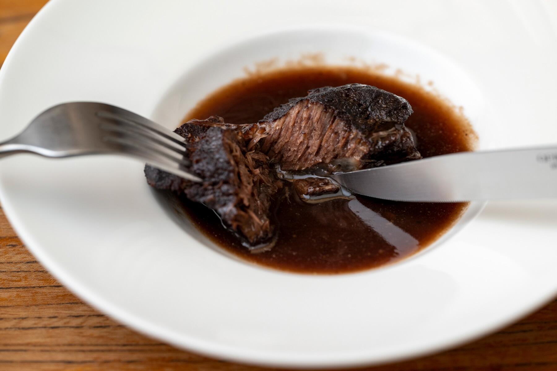 牛ホホ肉のボルト風煮込み