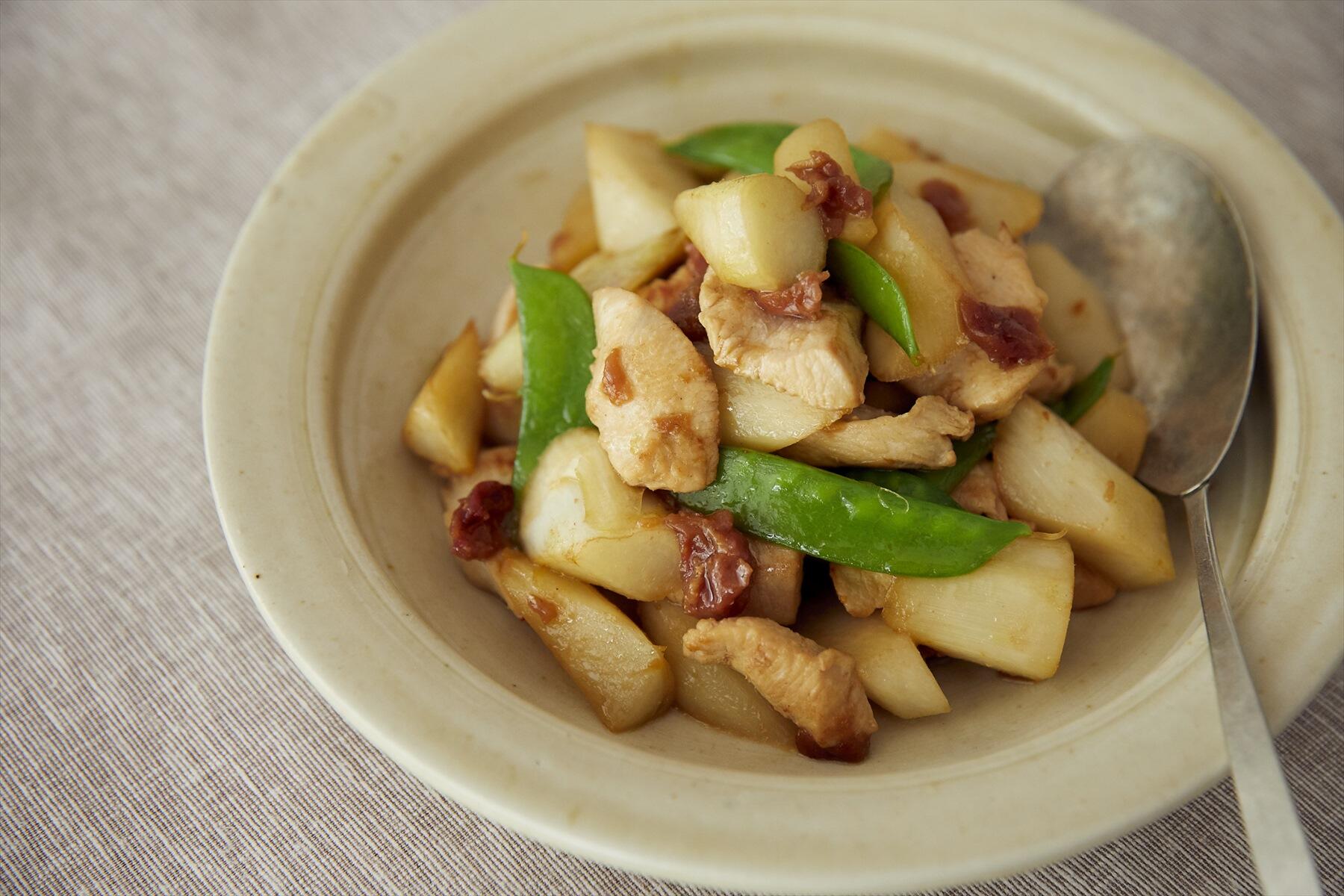 皮ごと使う“山うどと鶏肉の梅炒めのつくり方”