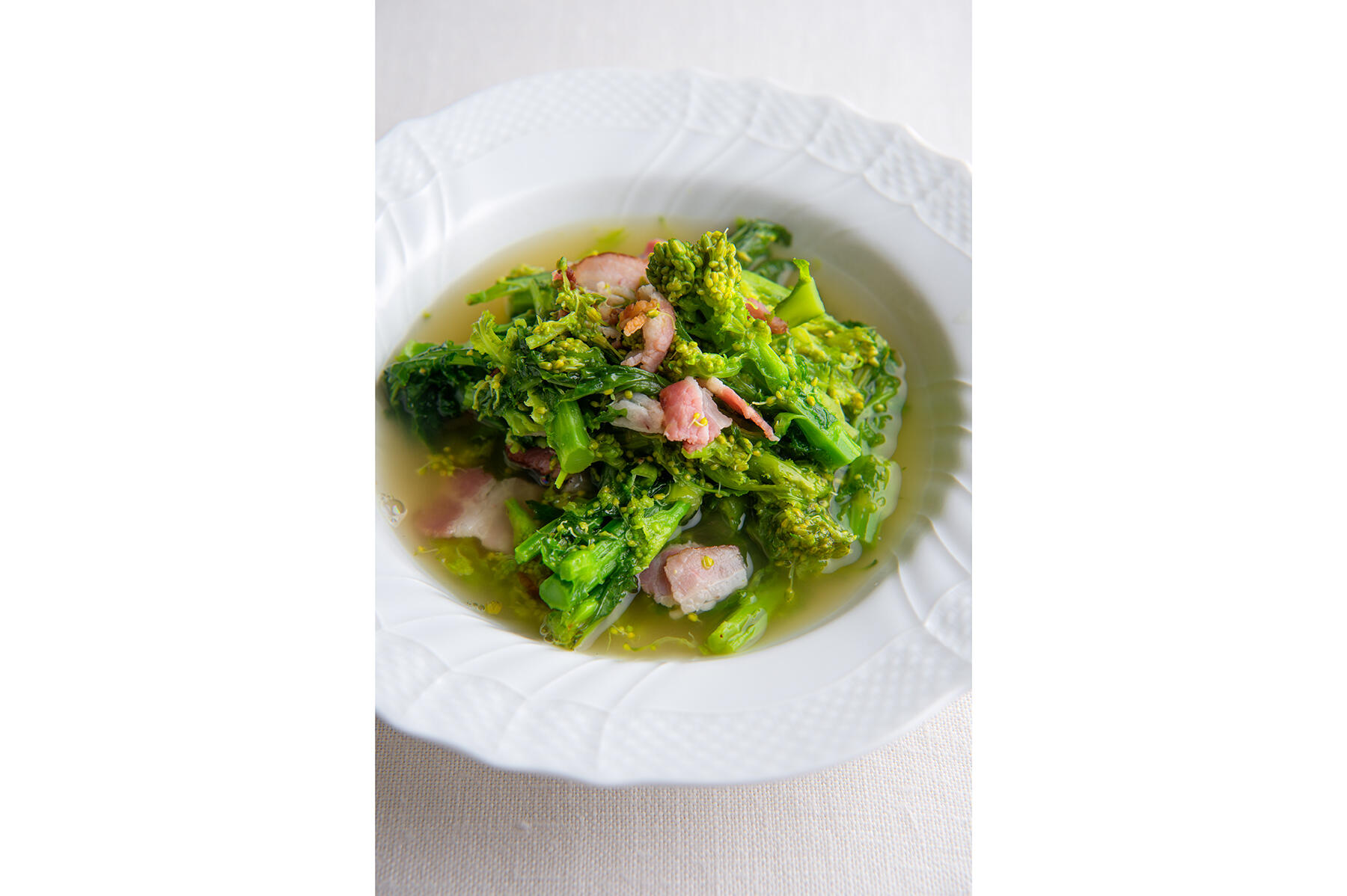 春の香りが立ちのぼる“菜の花とベーコンのスープ”