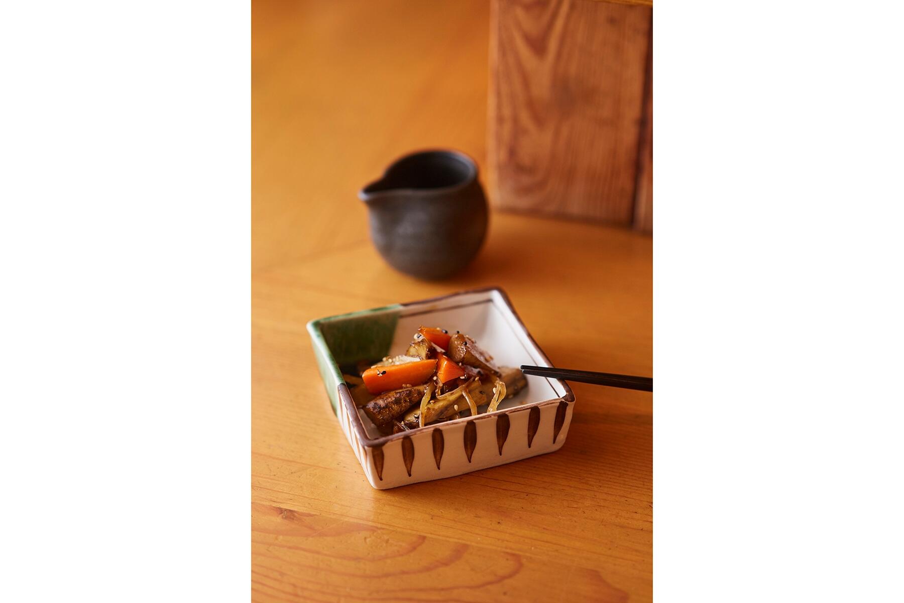 噛むほどに味わい深い“ごぼうと人参とさきいかのごろっときんぴら”