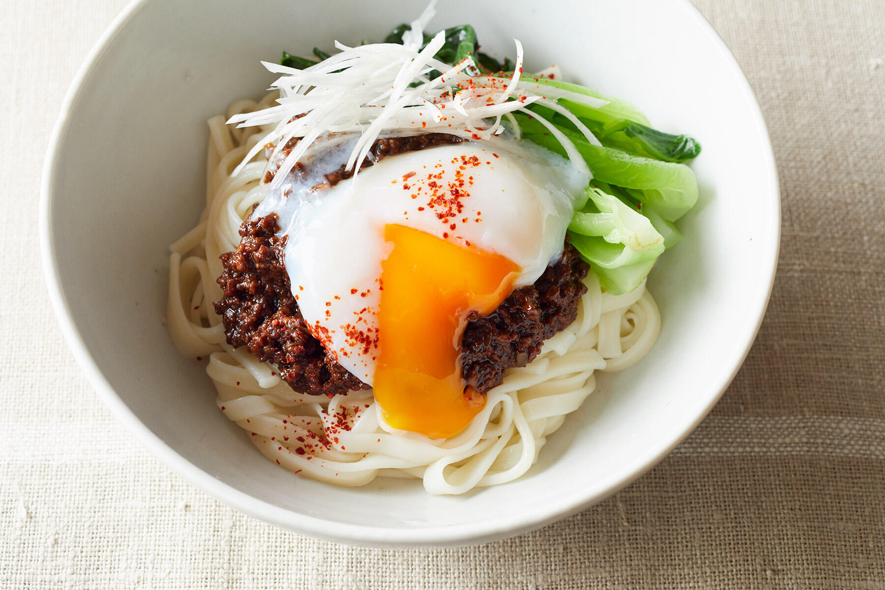 甘辛の和風肉味噌で食べる“ジャージャー麺”