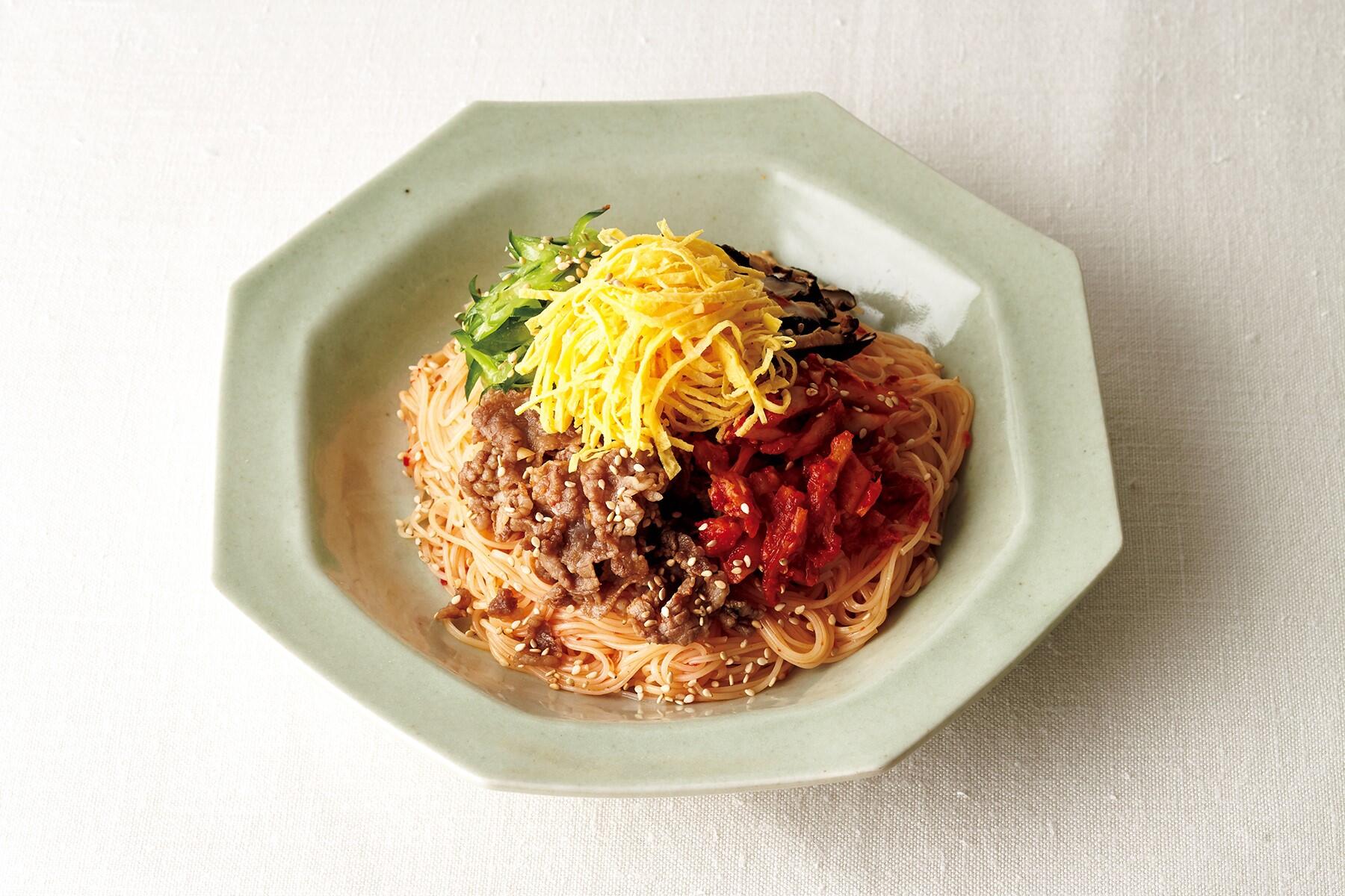 細麺に甘辛な旨味がよく絡む“そうめんビビン麺”