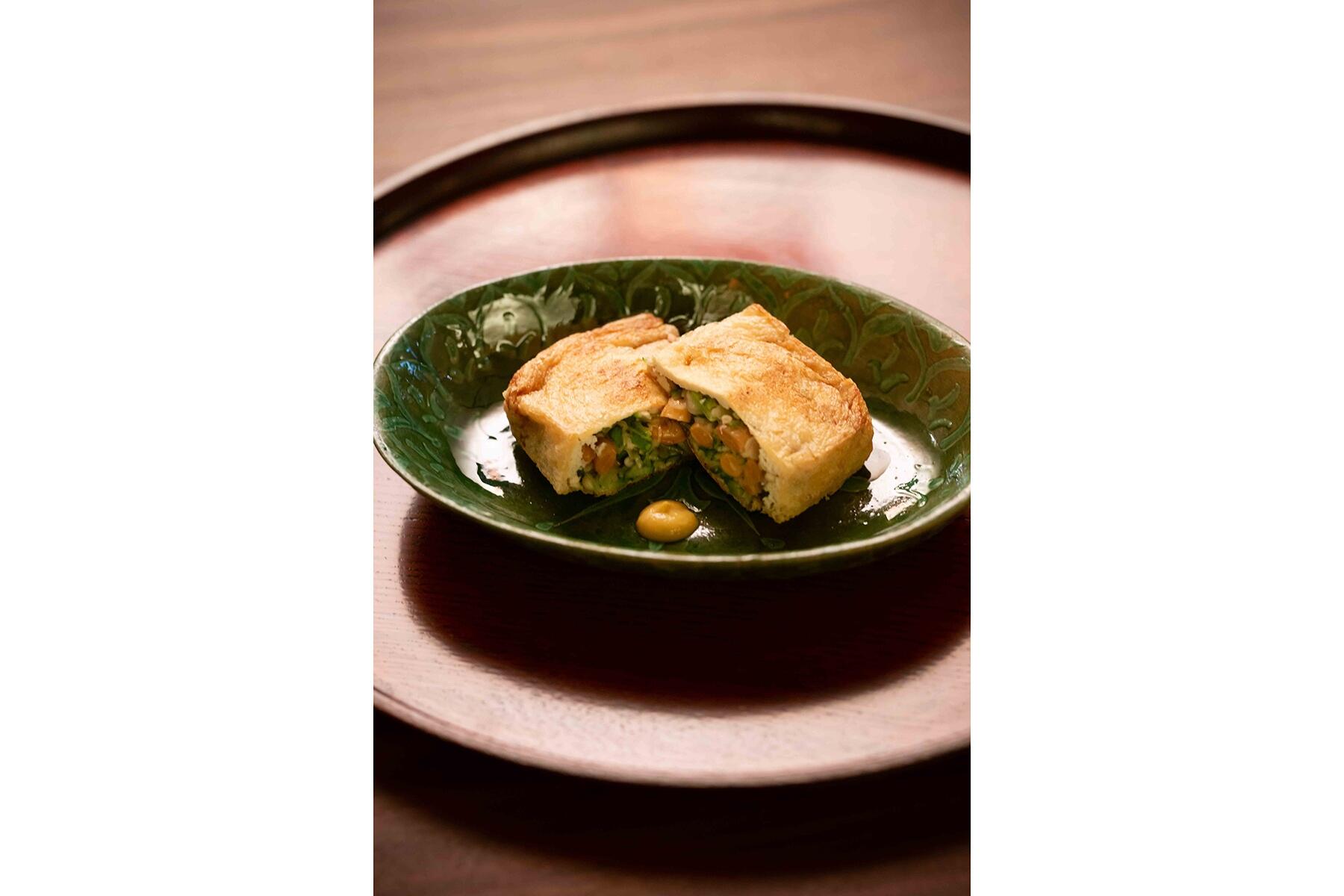 油揚げに詰めて焼くだけの「オクラと納豆の焼き揚げ」