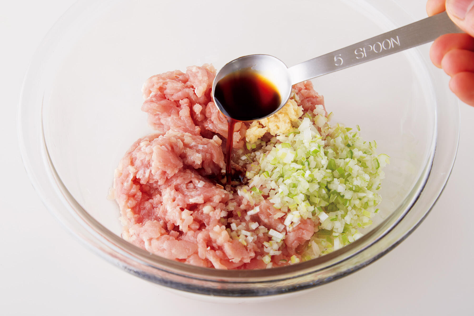 挽き肉だねをつくる