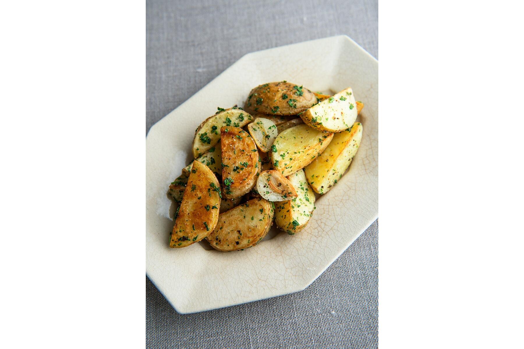 魅惑の新じゃがつまみ“新じゃがのガーリックソテー”