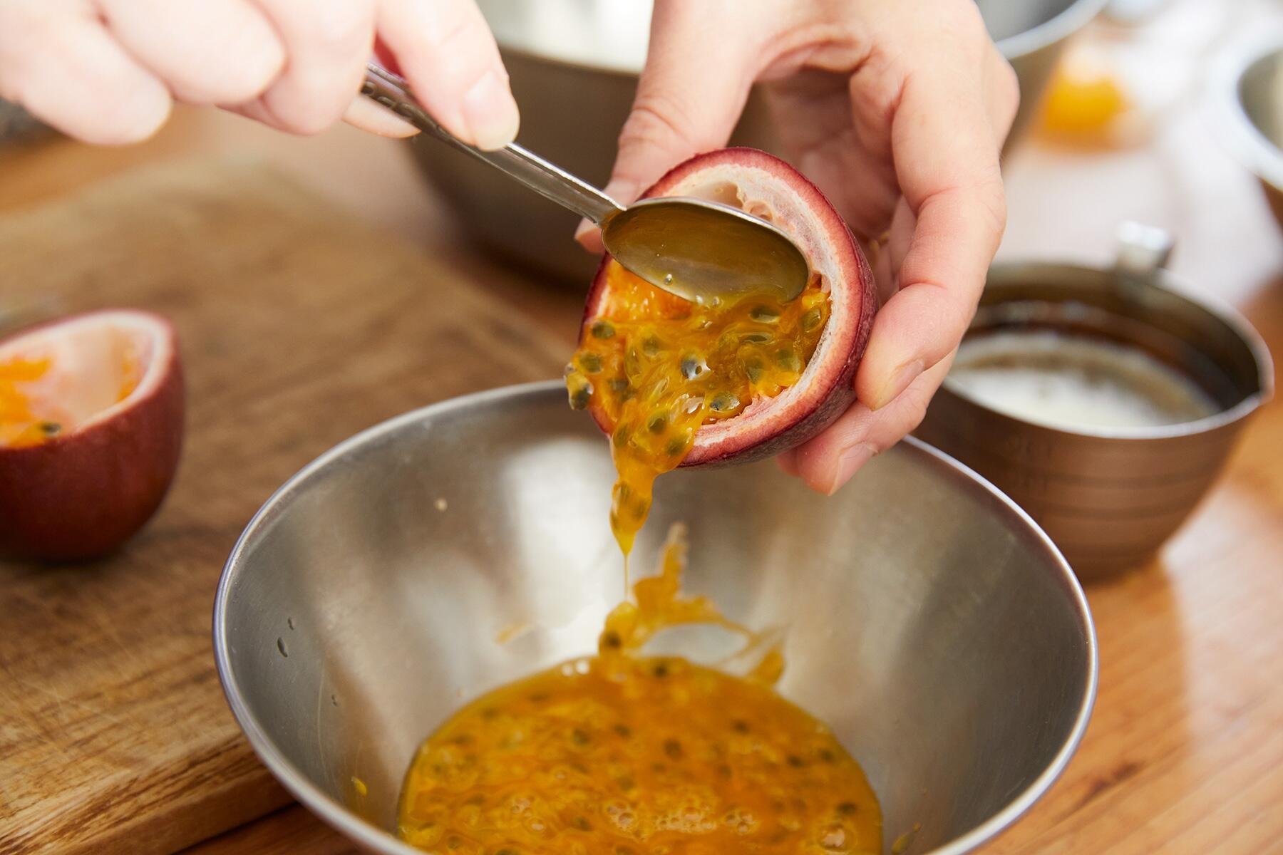 パッションフルーツの下準備