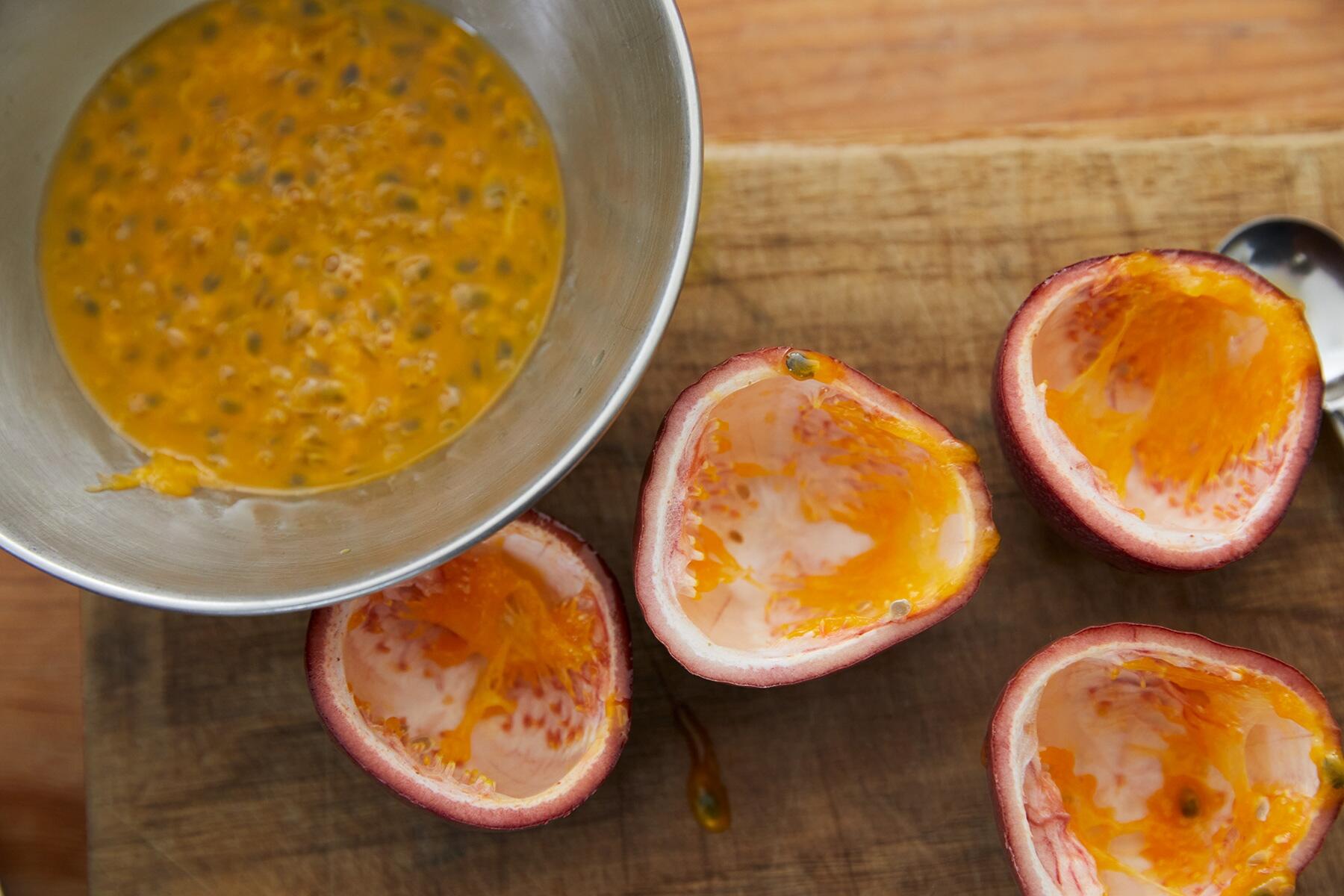 パッションフルーツの下準備