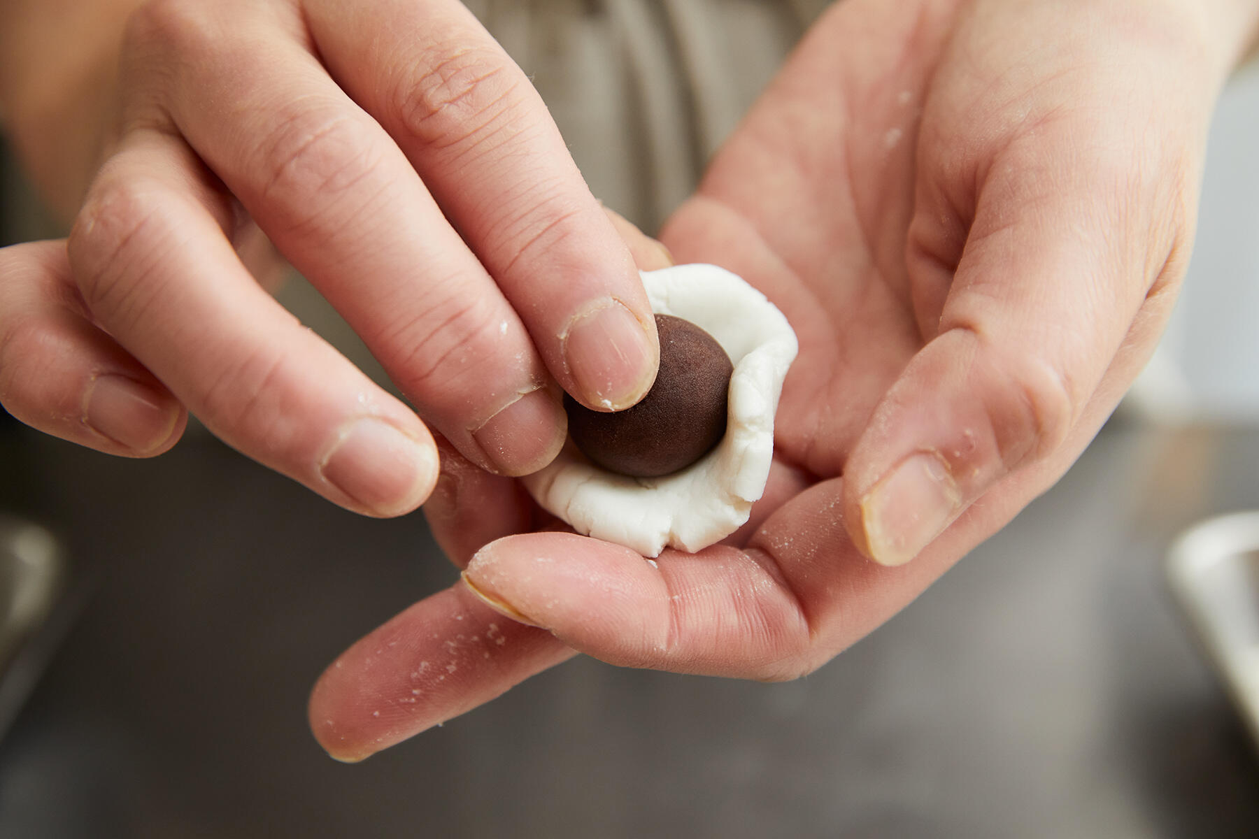 こしあんを包む