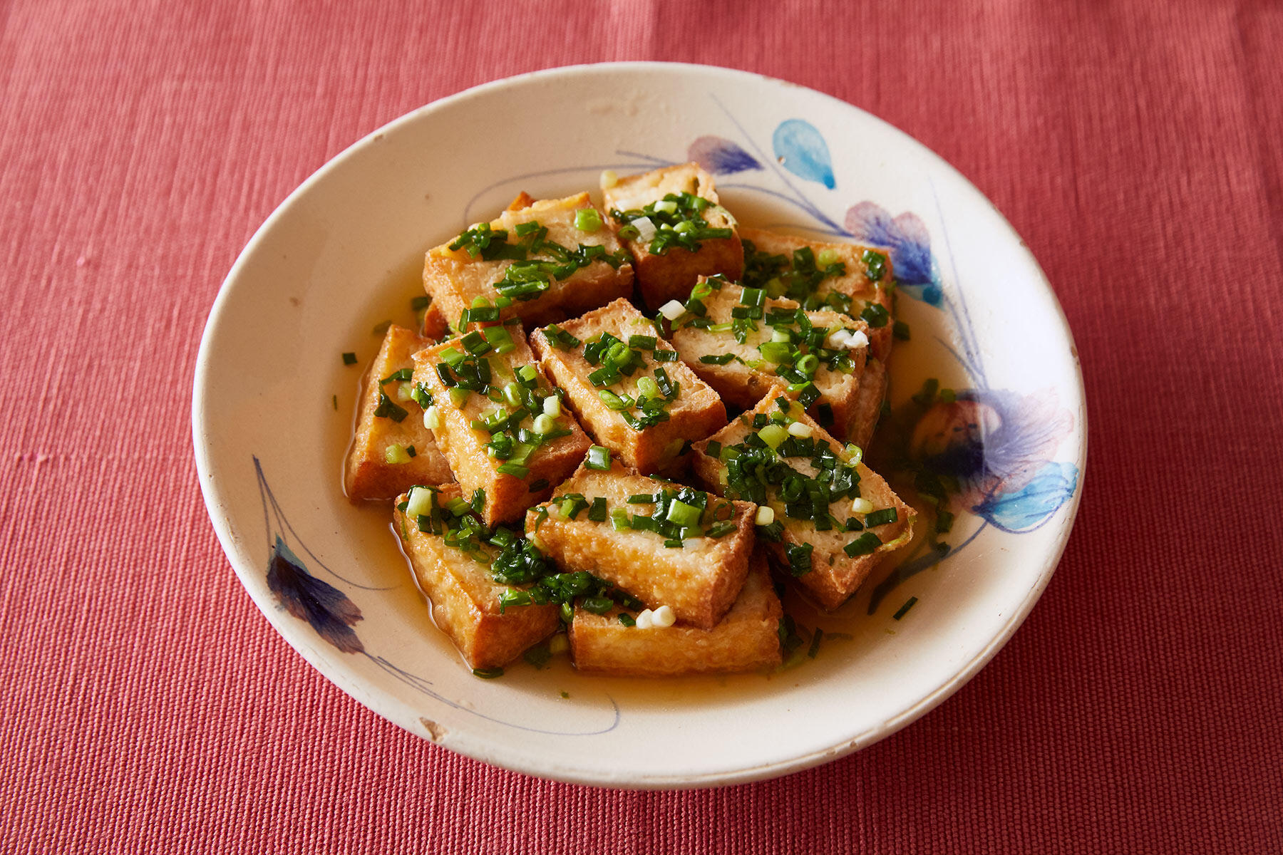 魚醤がだしに早変わり“揚げ豆腐のヌクマムねぎ浸し”