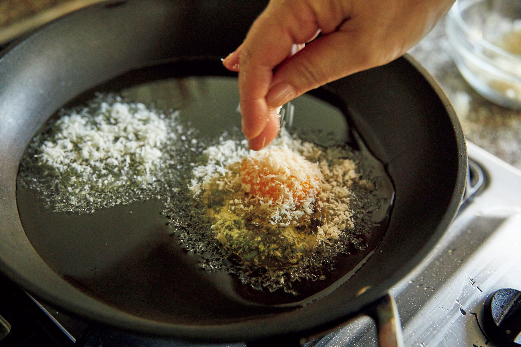 パン粉を入れる