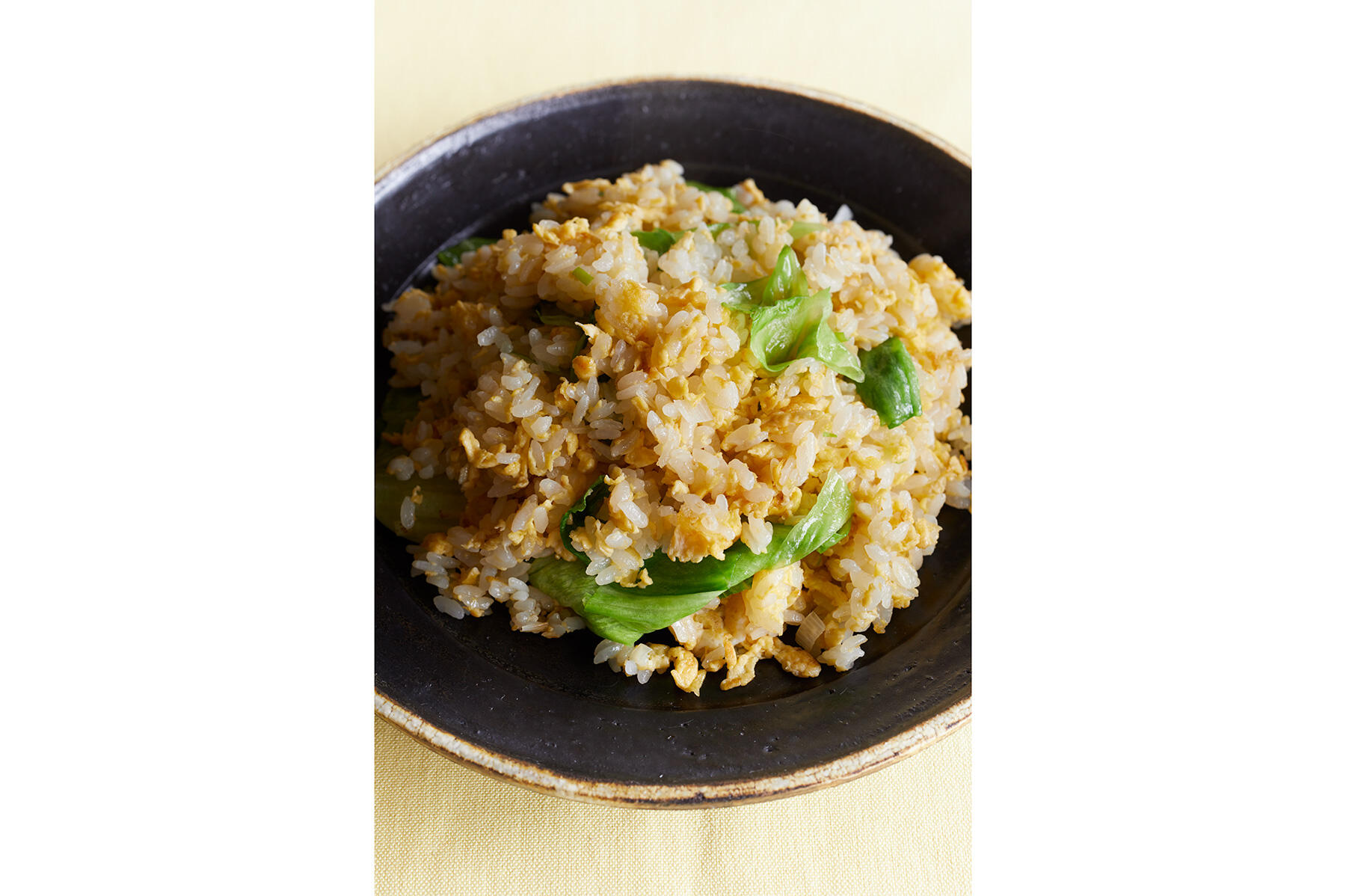 レタスが絶妙なアクセント！“卵チャーハン”