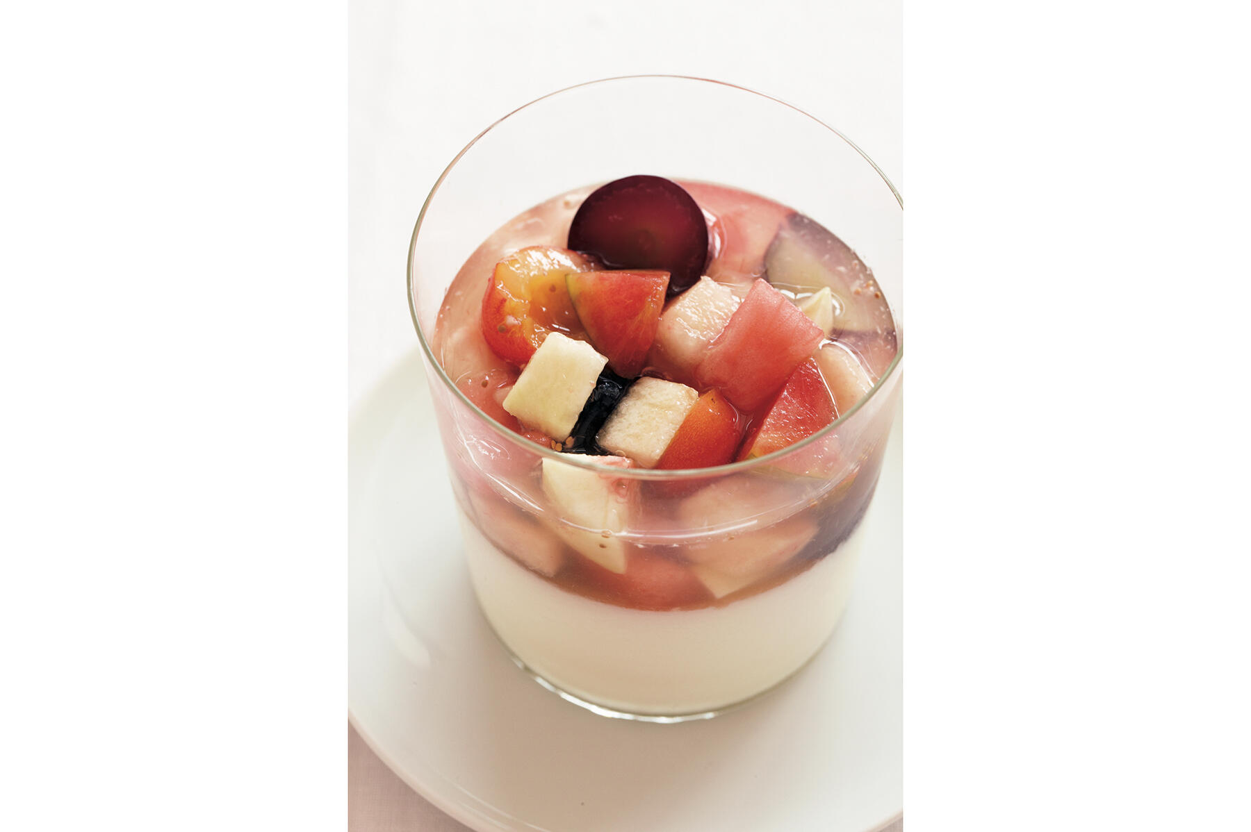 ぷるんと柔らか仕上がり“桃とスイカの杏仁豆腐”