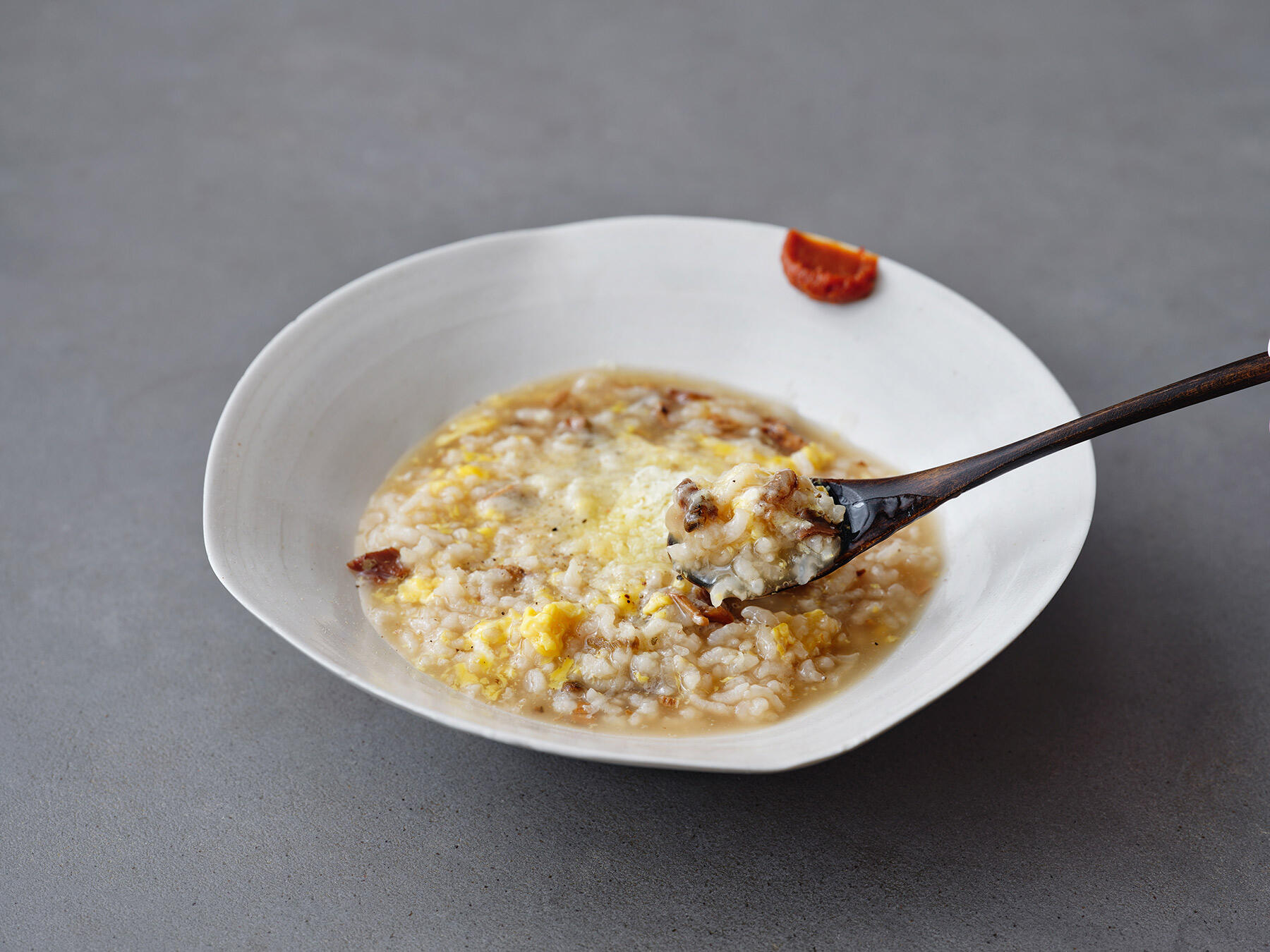 ポーランド産ポルチーニの卵がゆ、フランス産コンテとかんずり、スペイン産オリーブオイルがけ