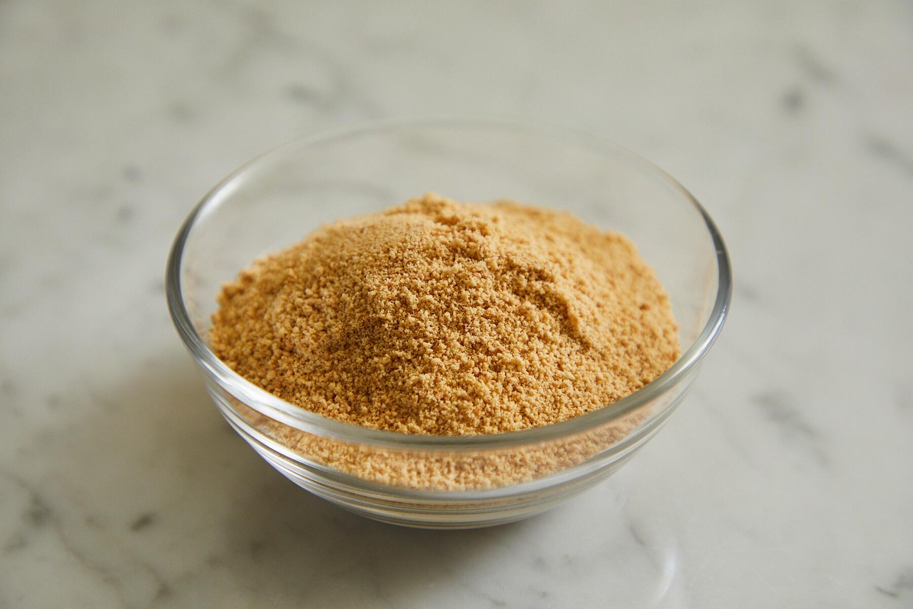 グラハムクラッカーを粉末にする