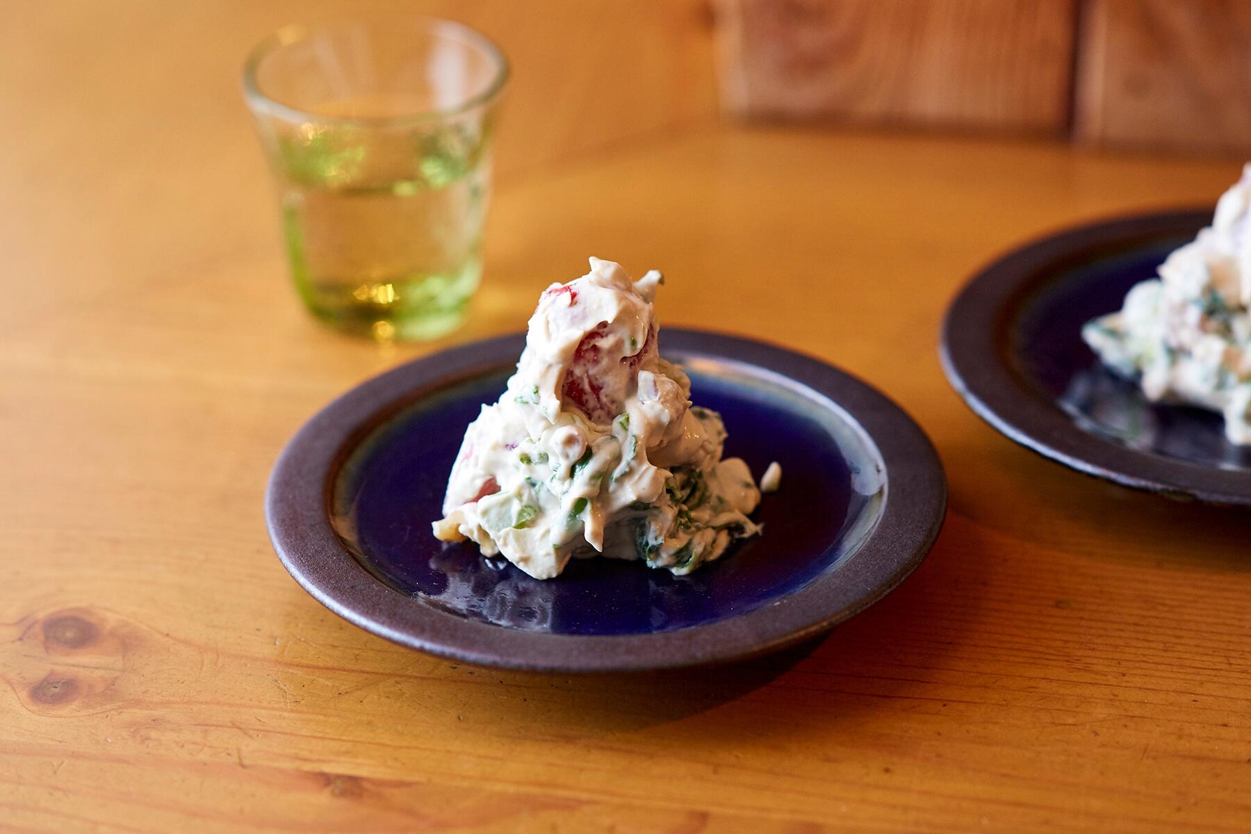 酸のある日本酒と相性抜群！“いちごと菜花とくるみのマスカルポーネ白和え”