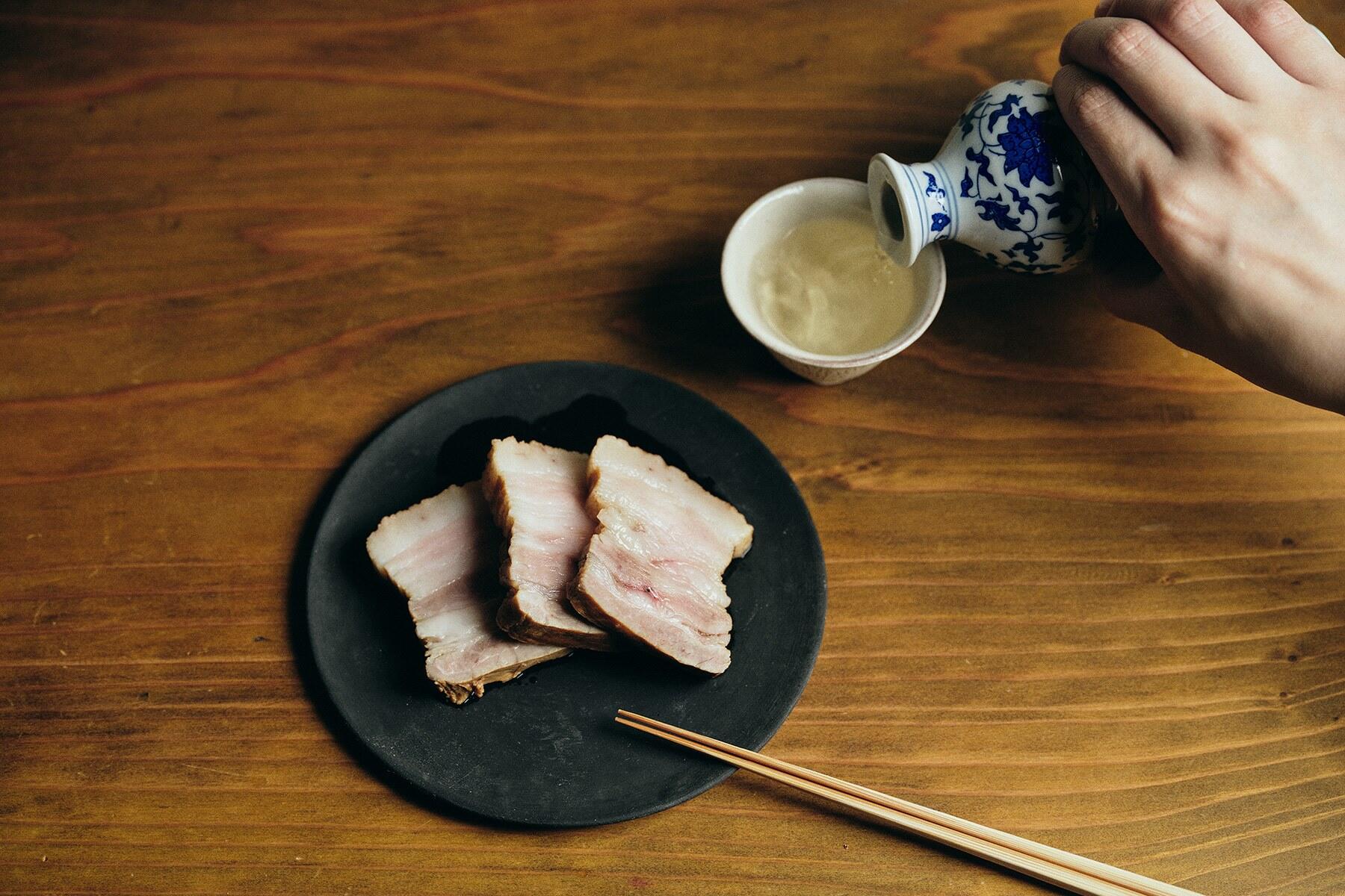 熟成古酒に合う“ジャスミン塩漬け豚バラ”